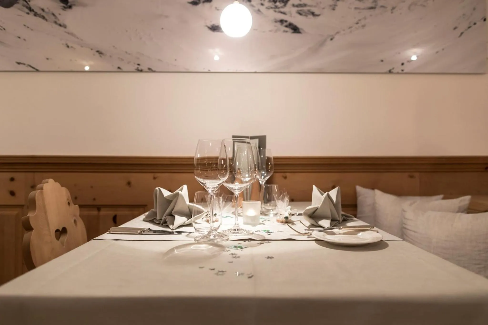 Restaurant/places to eat in Relais & Châteaux IN LAIN Hotel Cadonau
