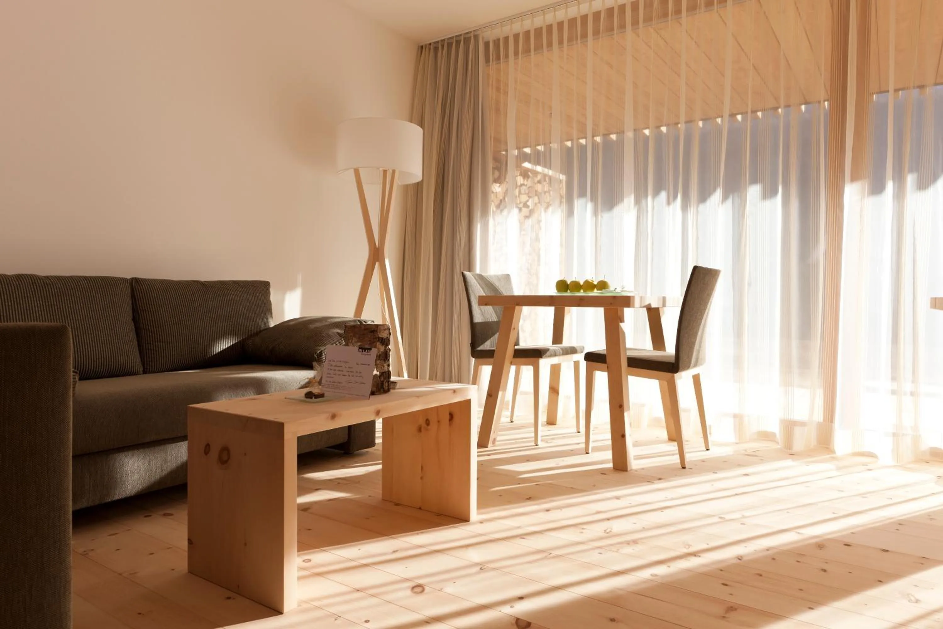 Photo of the whole room in Relais & Châteaux IN LAIN Hotel Cadonau