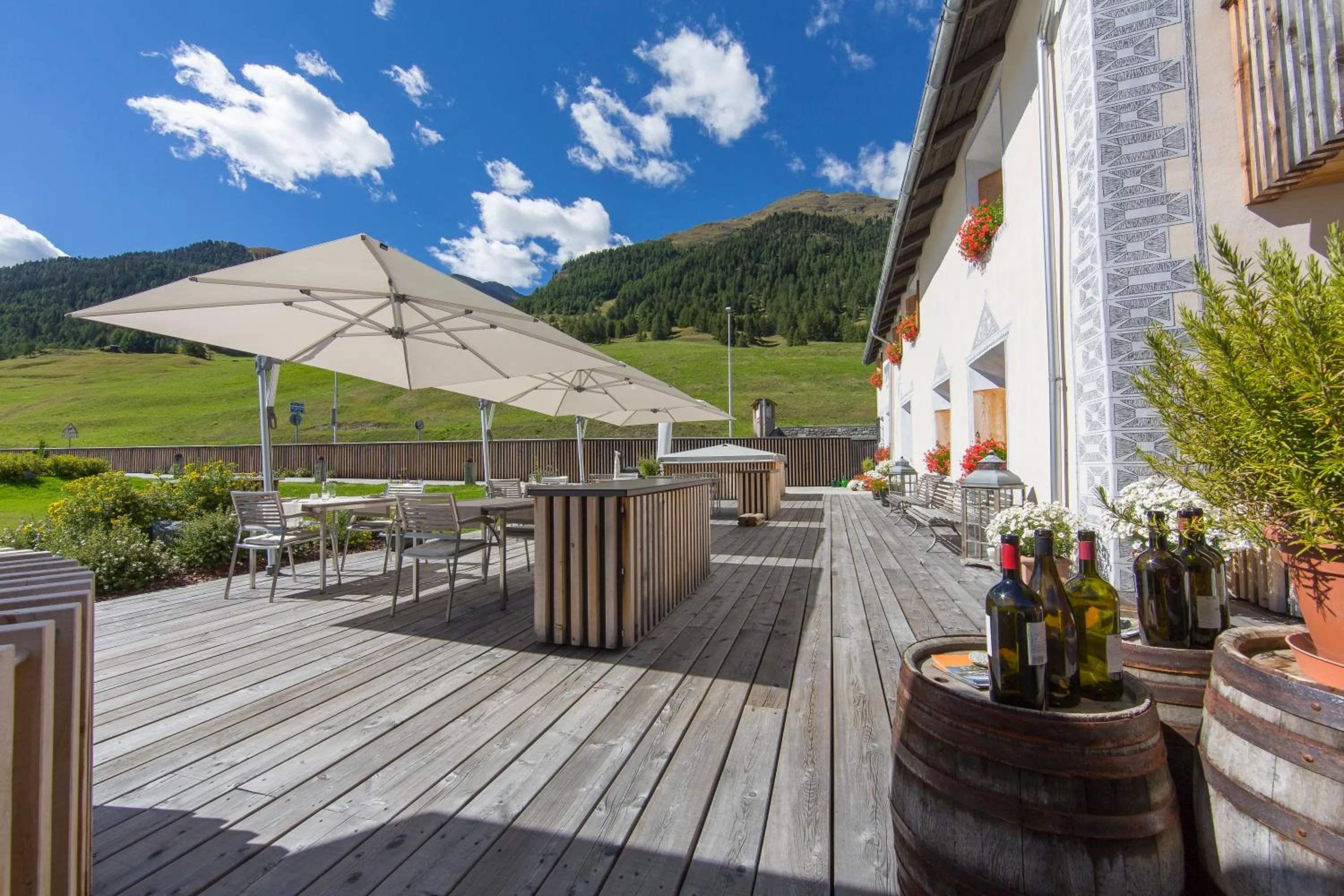 Patio in Relais & Châteaux IN LAIN Hotel Cadonau