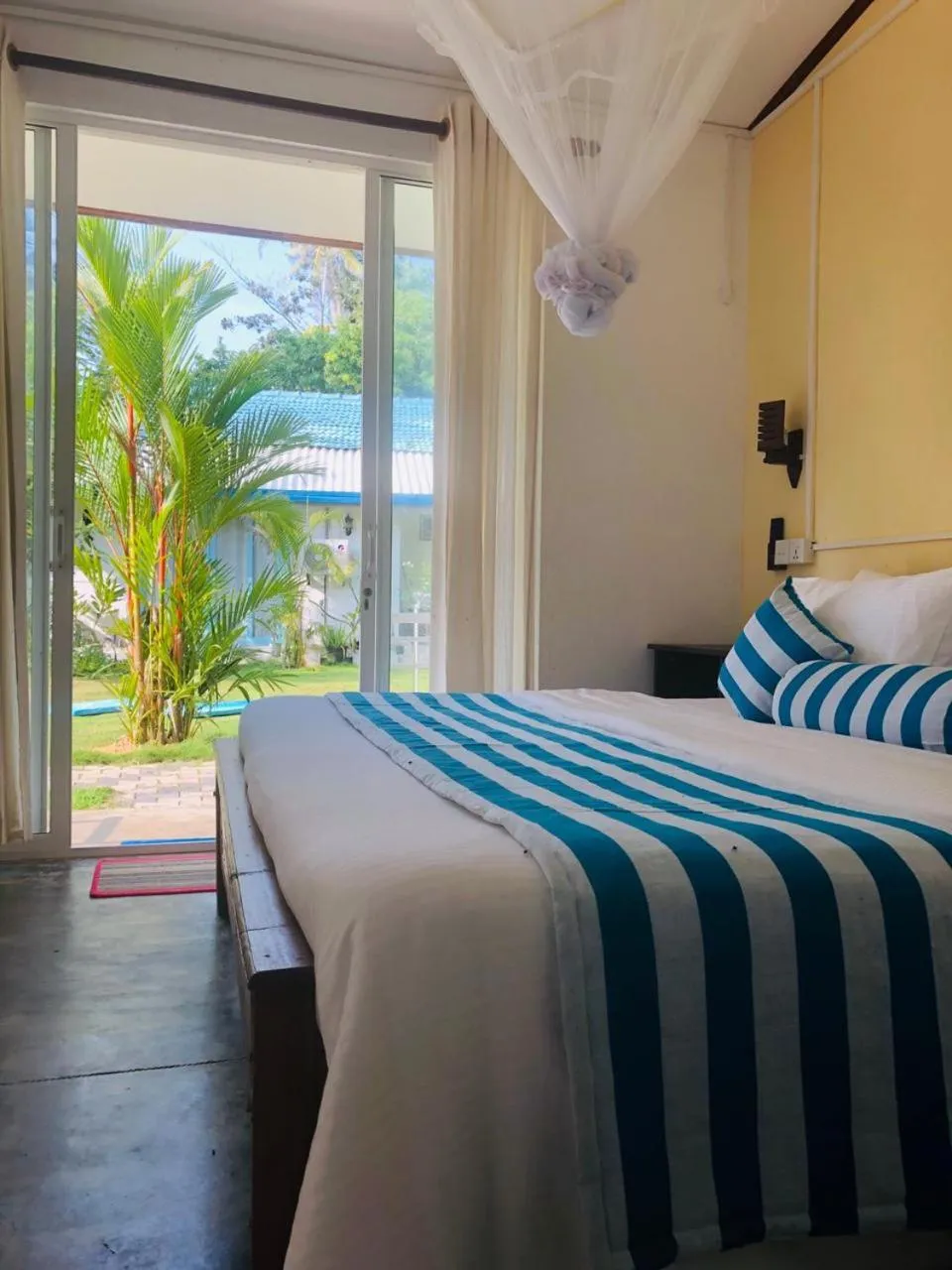 Garden view, Bed in Ocean Caves, Balapitiya