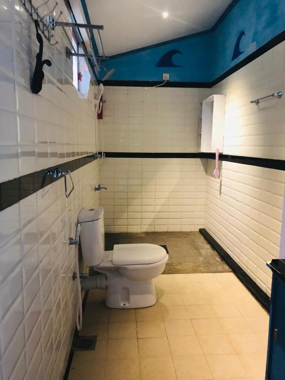 Bathroom in Ocean Caves, Balapitiya