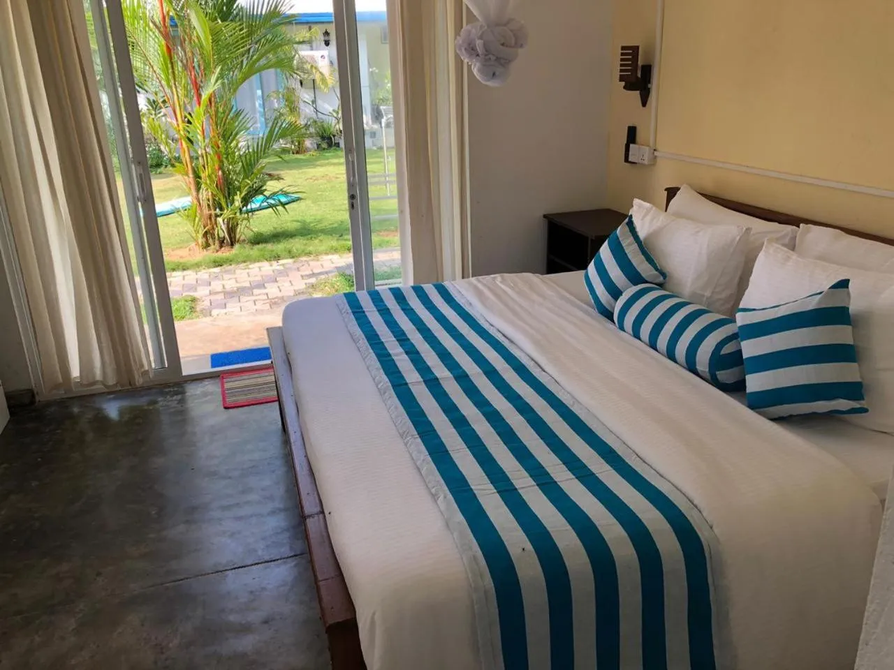 Photo of the whole room, Bed in Ocean Caves, Balapitiya