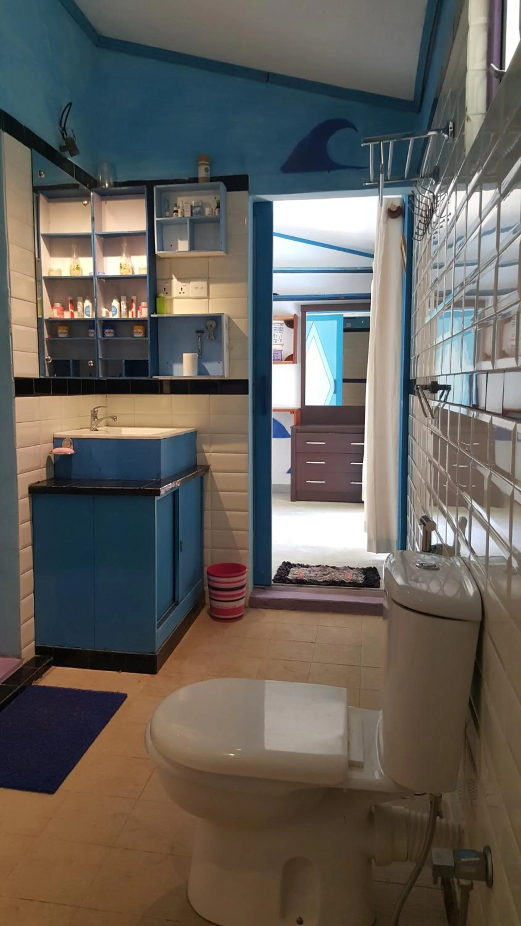 Bathroom in Ocean Caves, Balapitiya