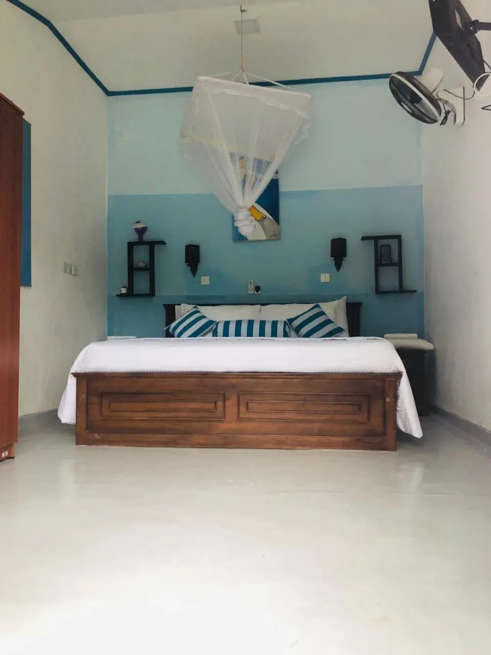 Photo of the whole room, Bed in Ocean Caves, Balapitiya
