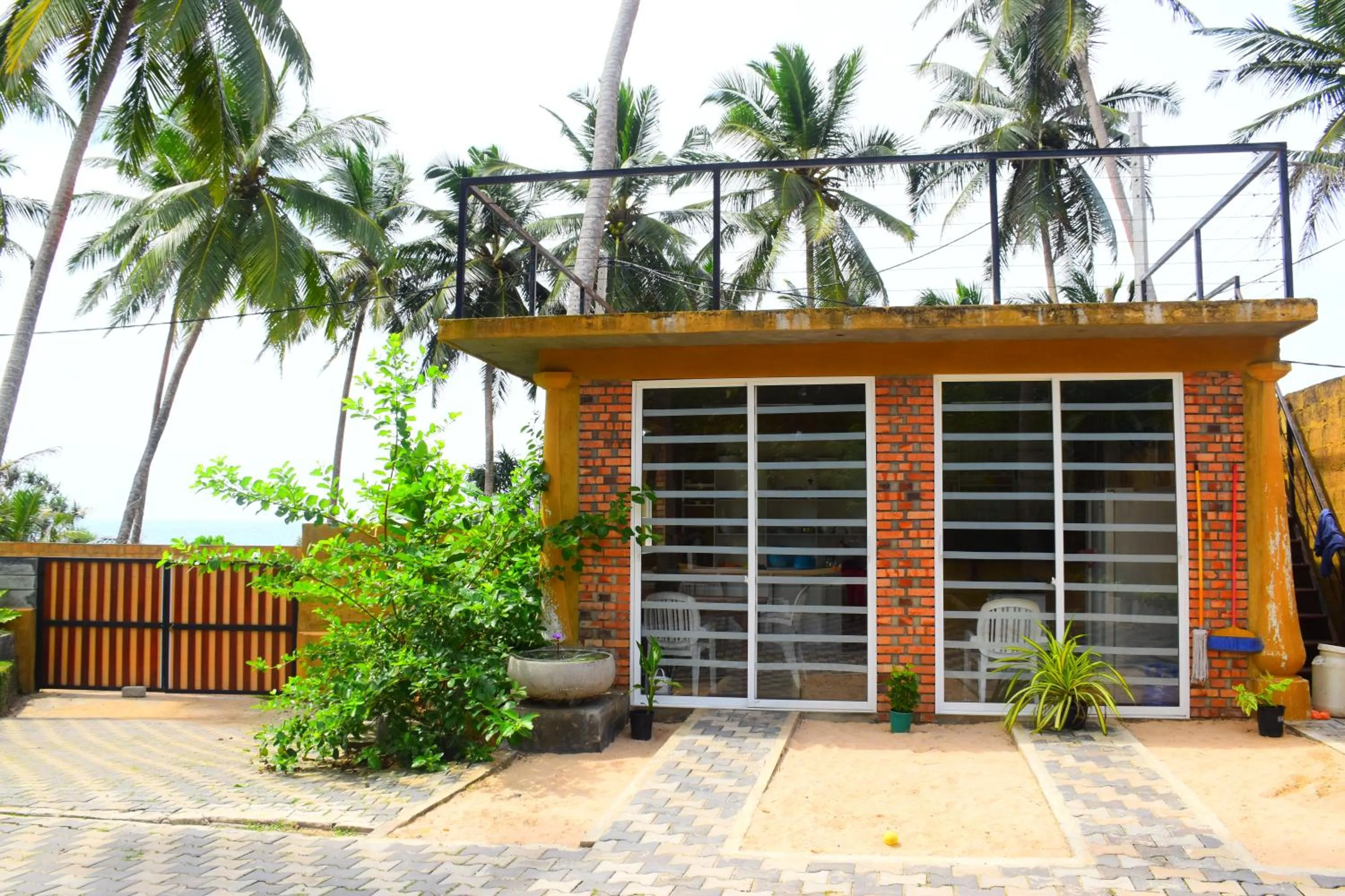 Kitchen or kitchenette in Ocean Caves, Balapitiya
