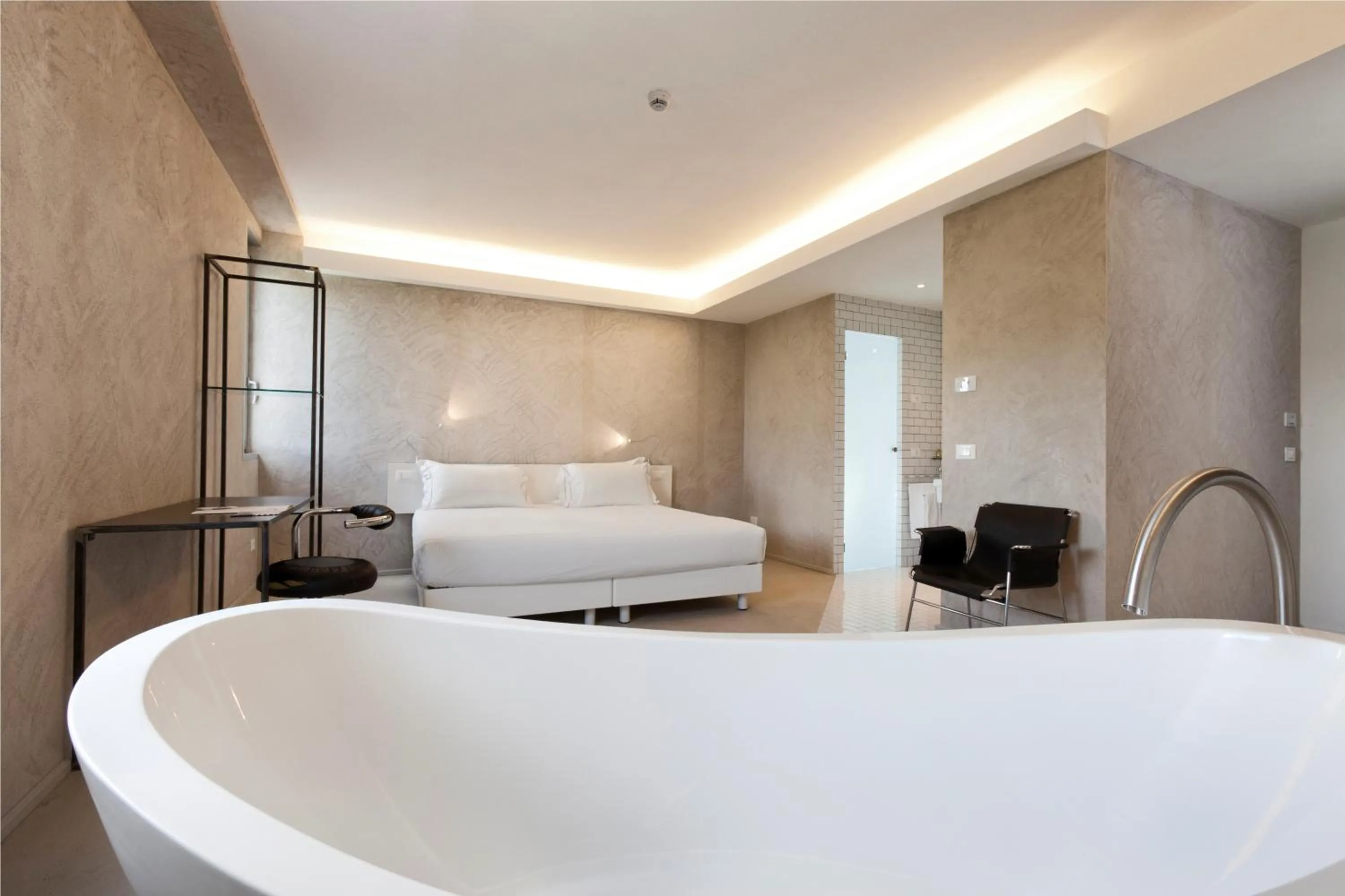 Photo of the whole room, Bed in Aiden by Best Western JHD Dunant Hotel