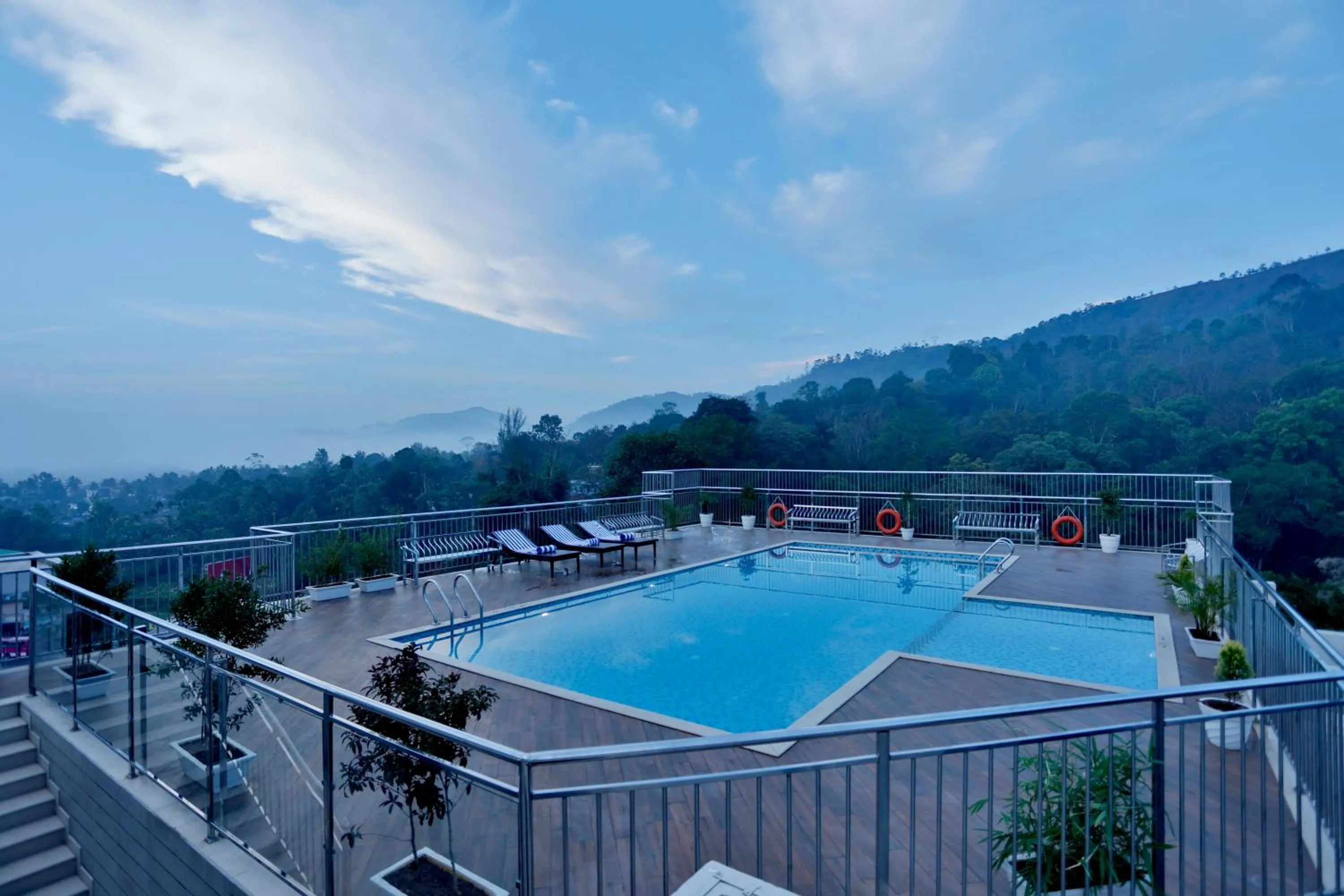 Swimming pool in Sterling Thekkady