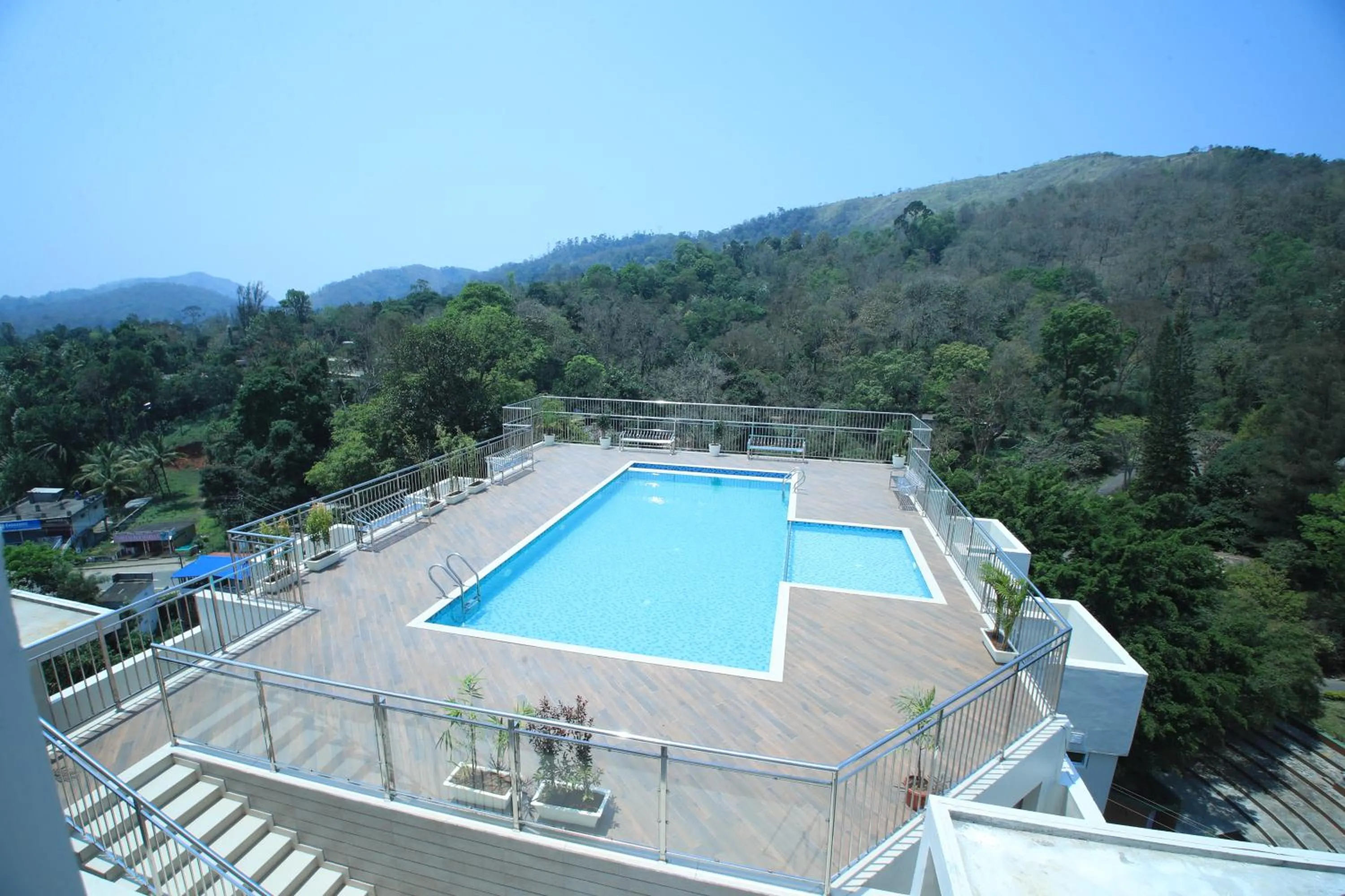 Swimming pool in Sterling Thekkady