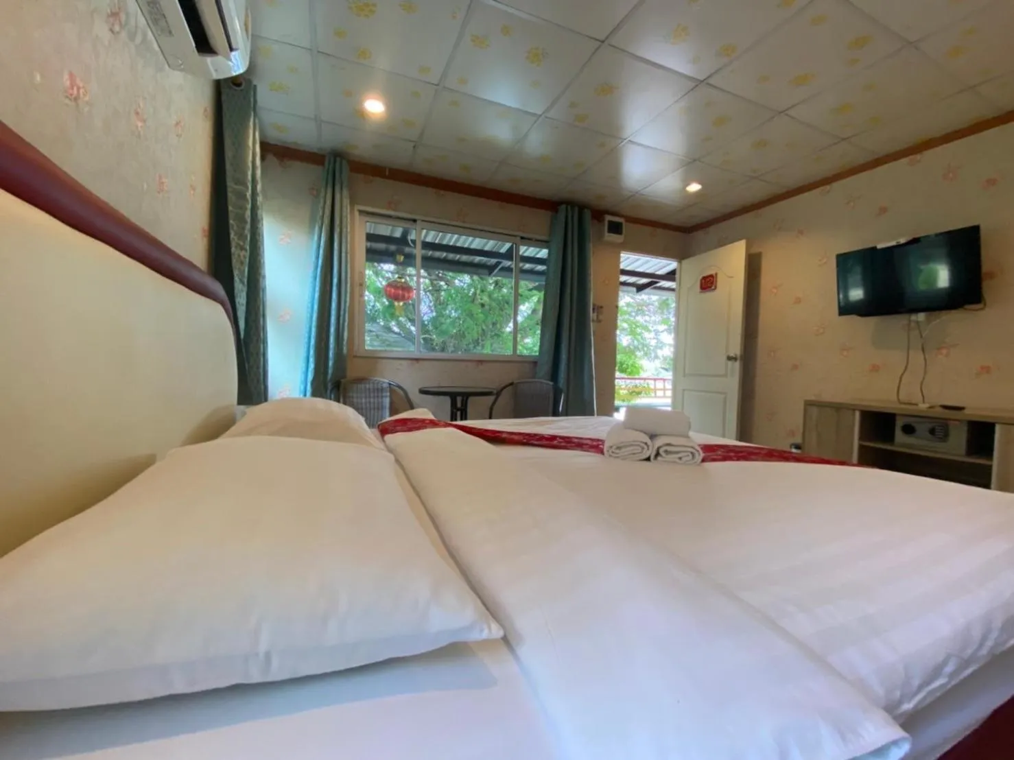 Bed in Golden Dragon Kanchanaburi