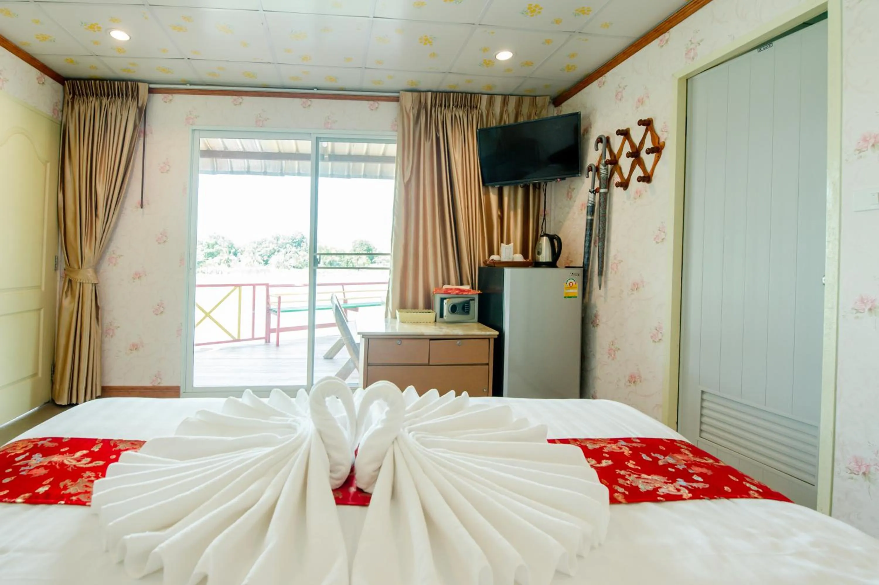 Bed in Golden Dragon Kanchanaburi
