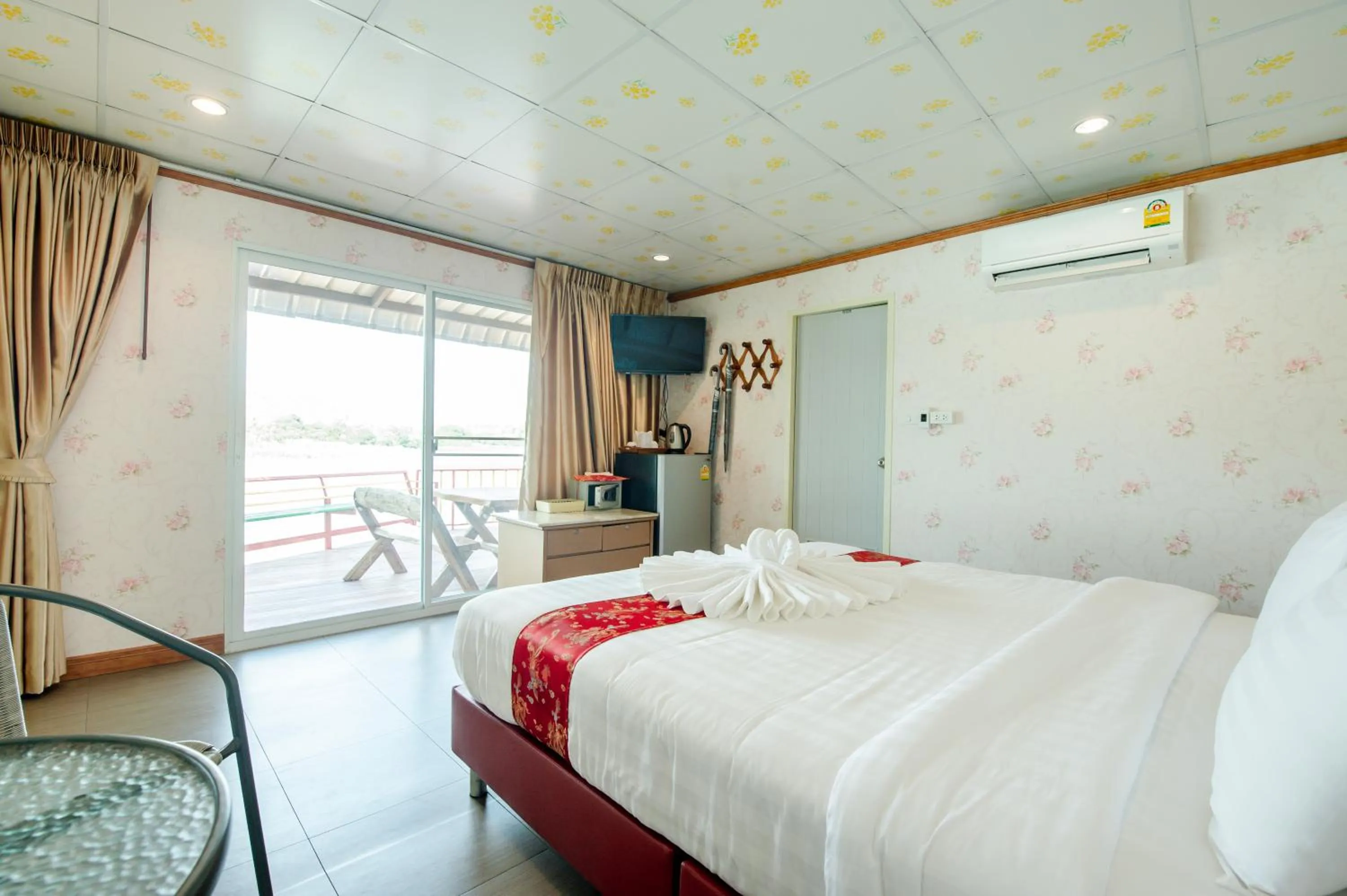 Bed in Golden Dragon Kanchanaburi