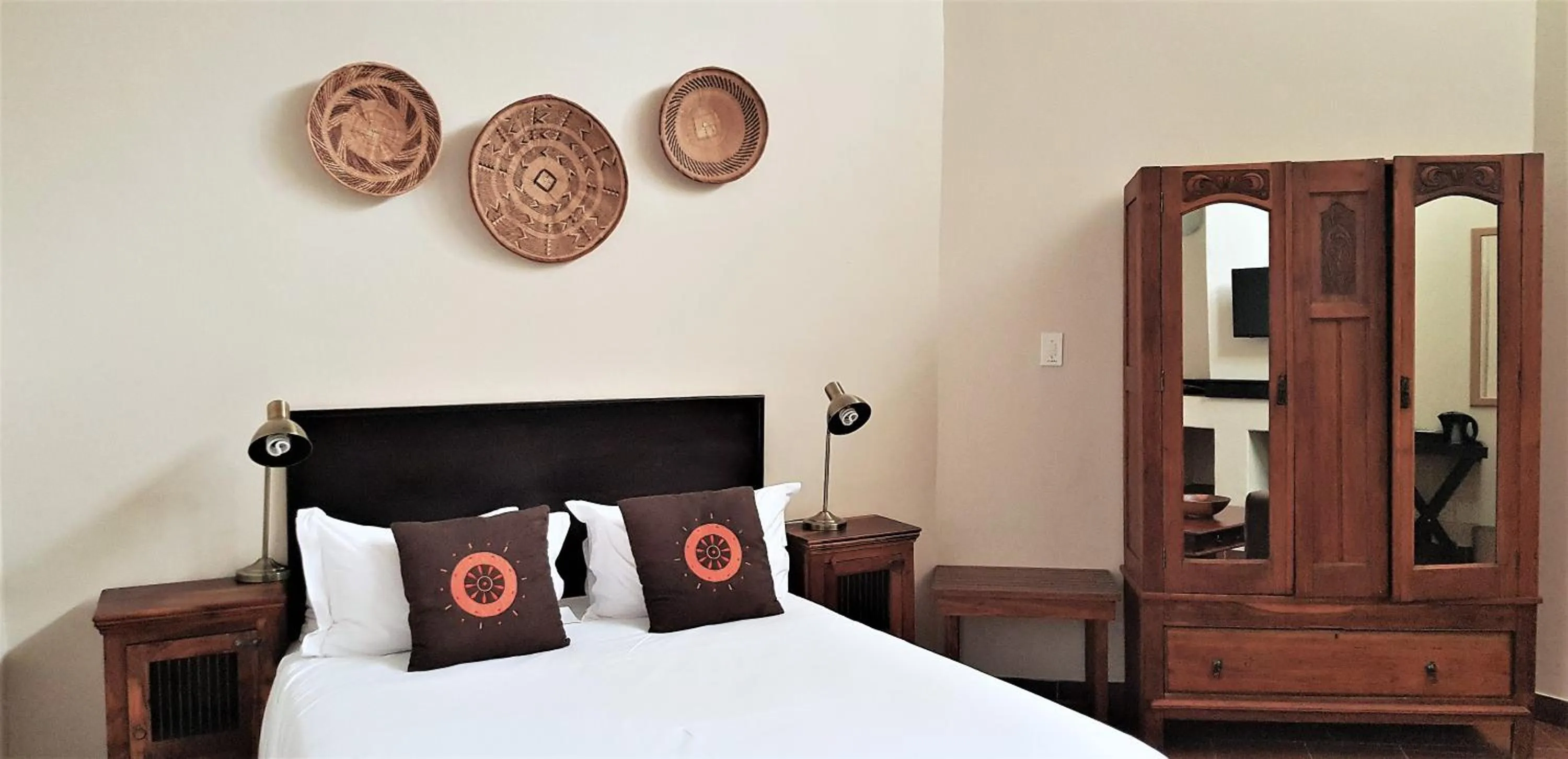 Photo of the whole room, Bed in African Roots Guest House