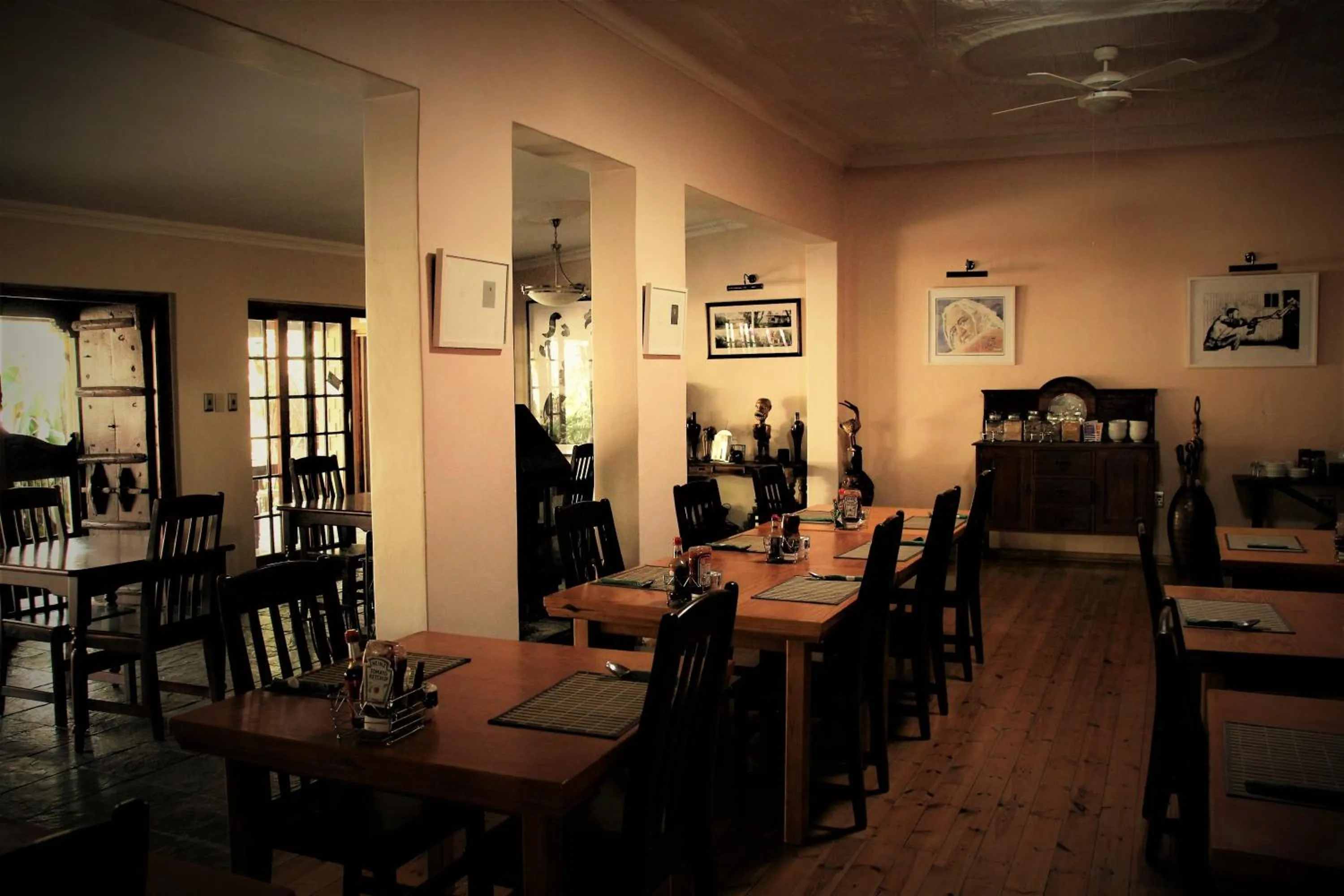 Restaurant/places to eat in African Roots Guest House