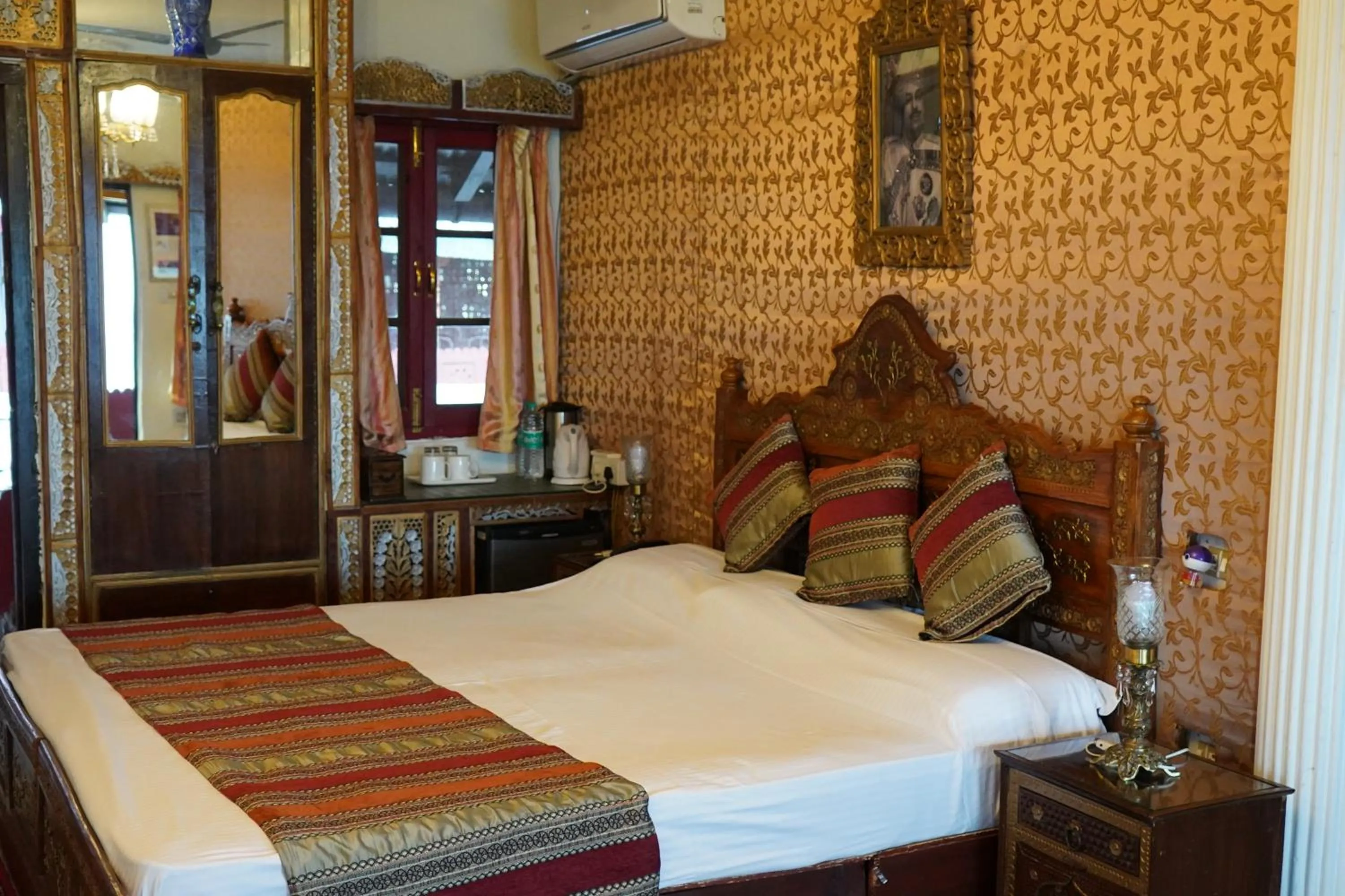 Bed in WelcomHeritage Grace Hotel
