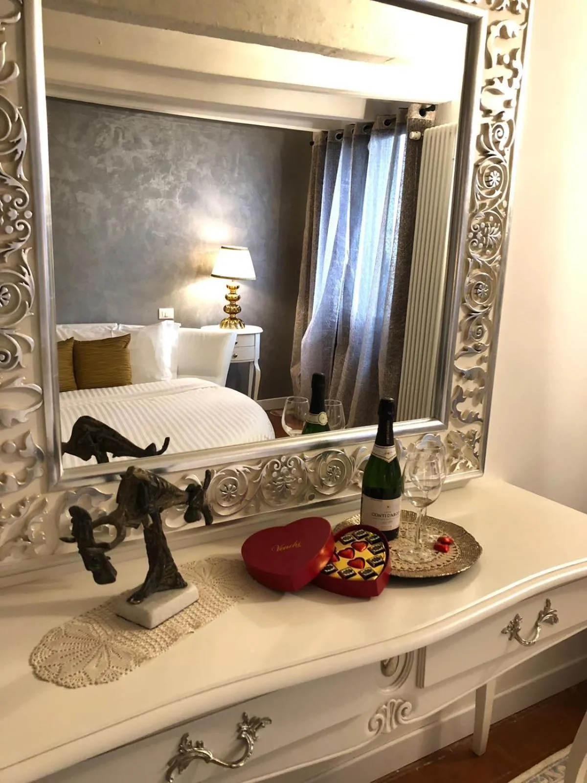 Photo of the whole room, Bed in Residenza Vescovado