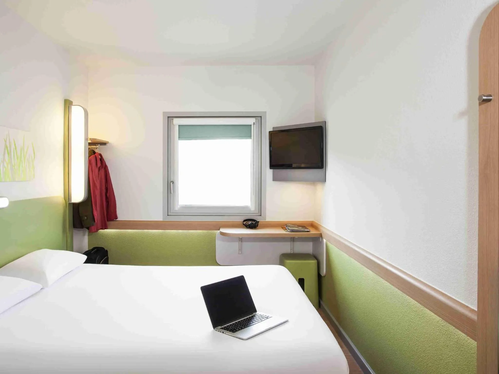 Bedroom, Bed in ibis budget Lyon Est Chaponnay