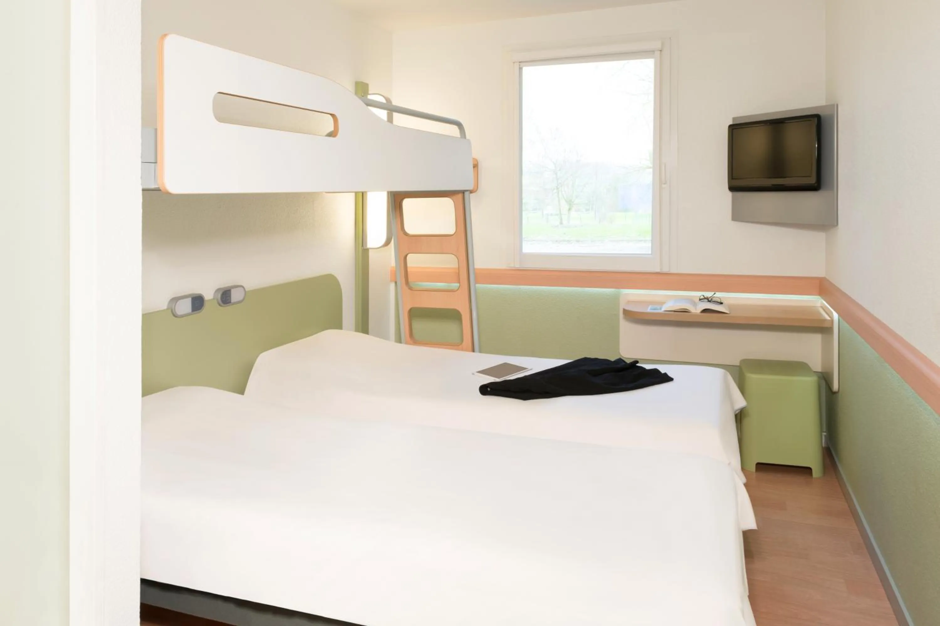 Bed in ibis budget Lyon Est Chaponnay