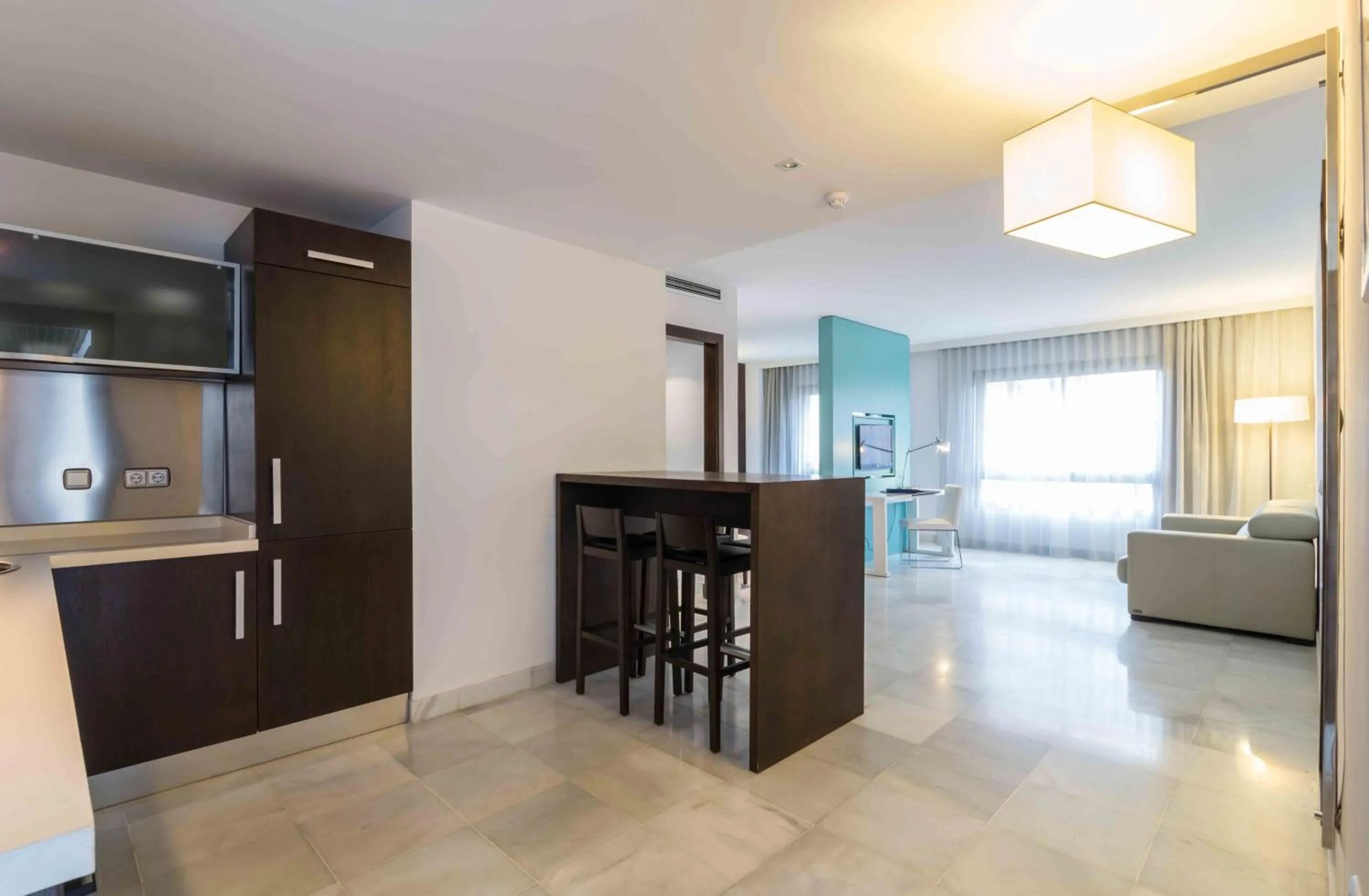 Photo of the whole room in Suittes Hotel