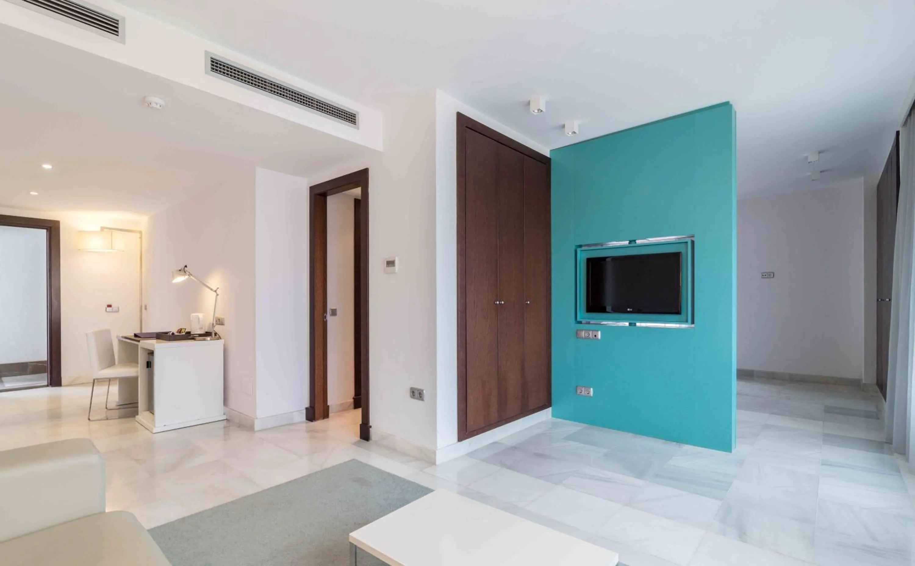 Photo of the whole room in Suittes Hotel