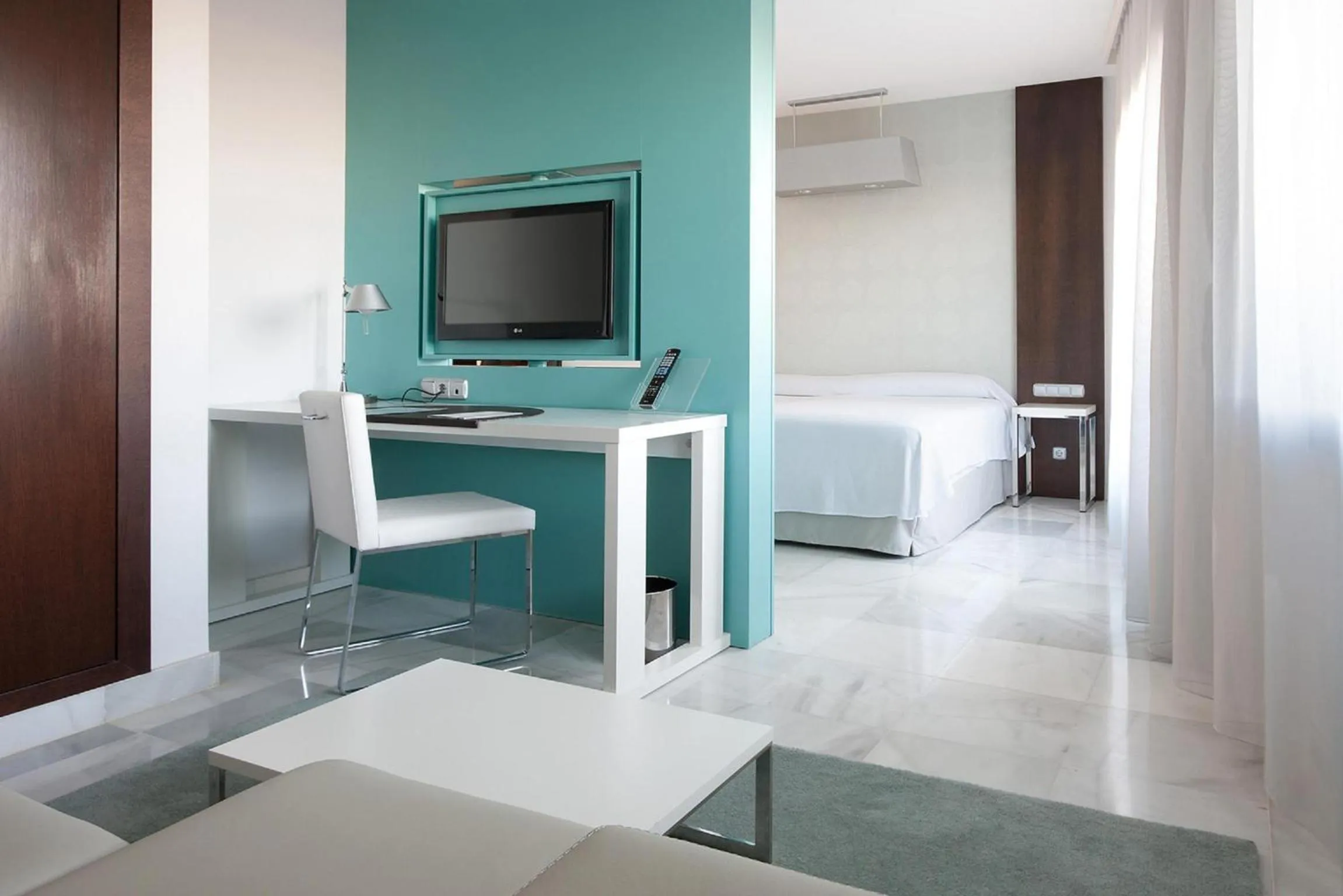 Photo of the whole room in Suittes Hotel