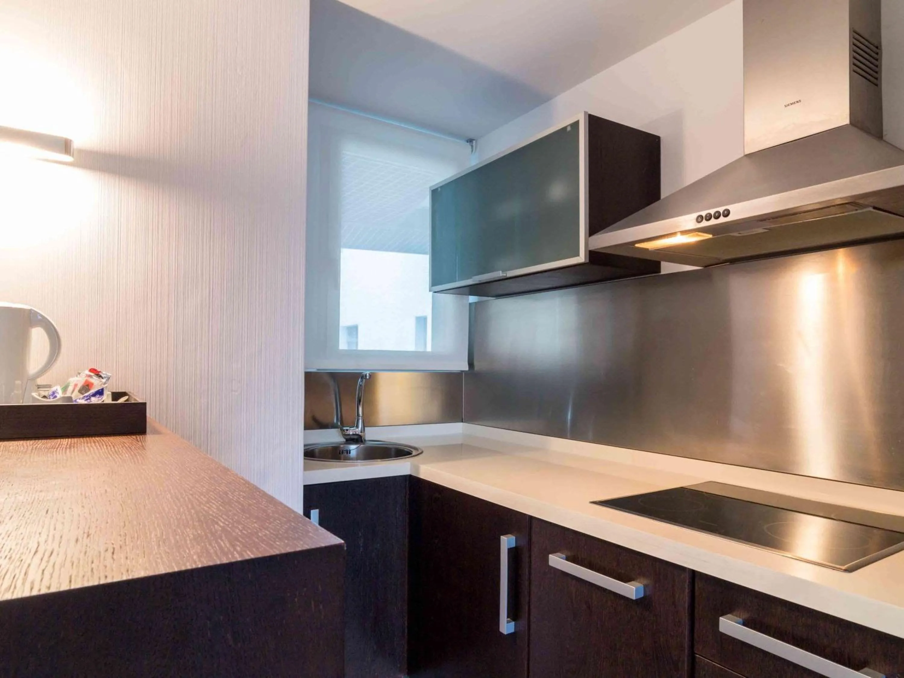 Photo of the whole room in Suittes Hotel