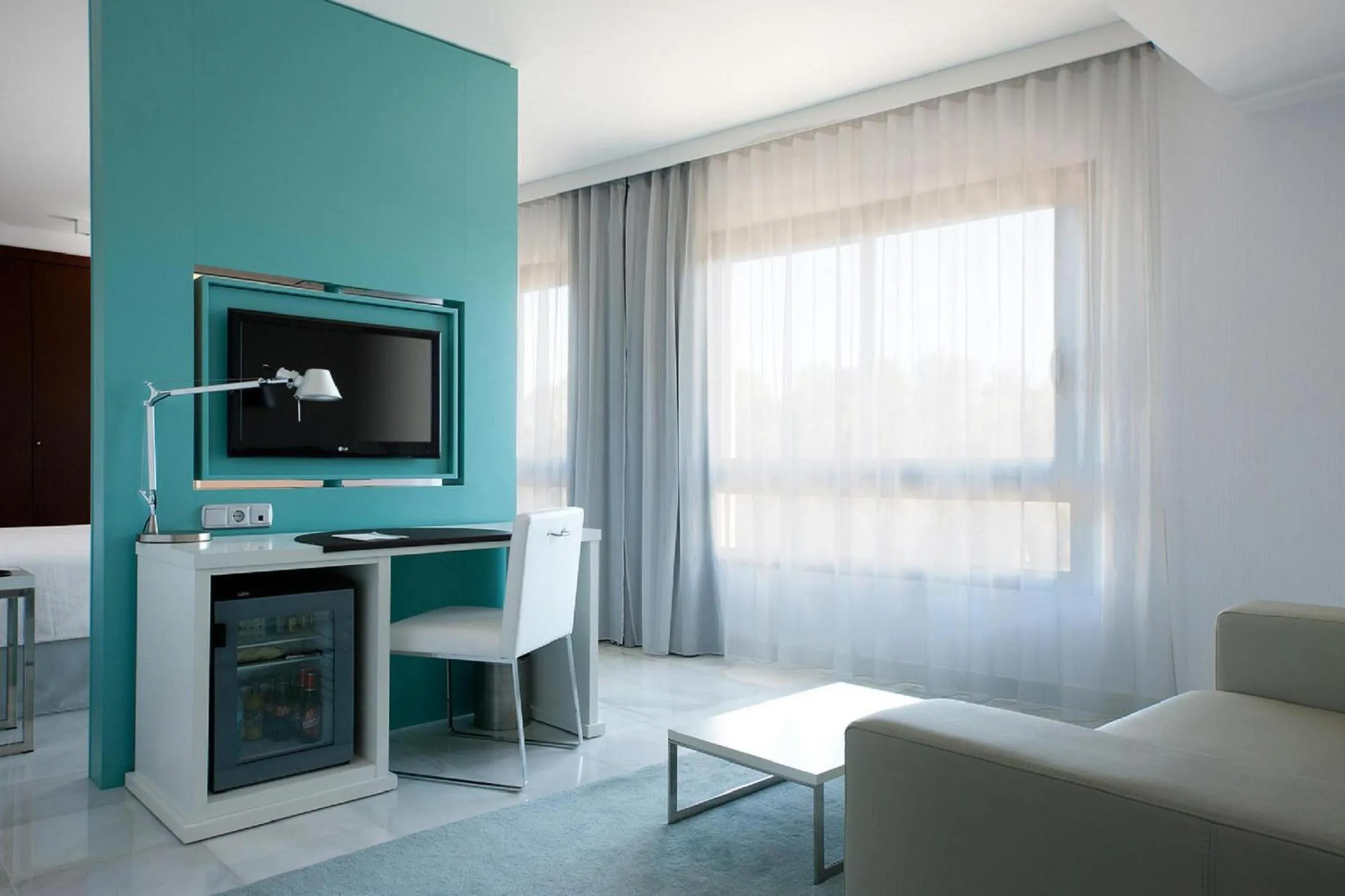 Photo of the whole room in Suittes Hotel