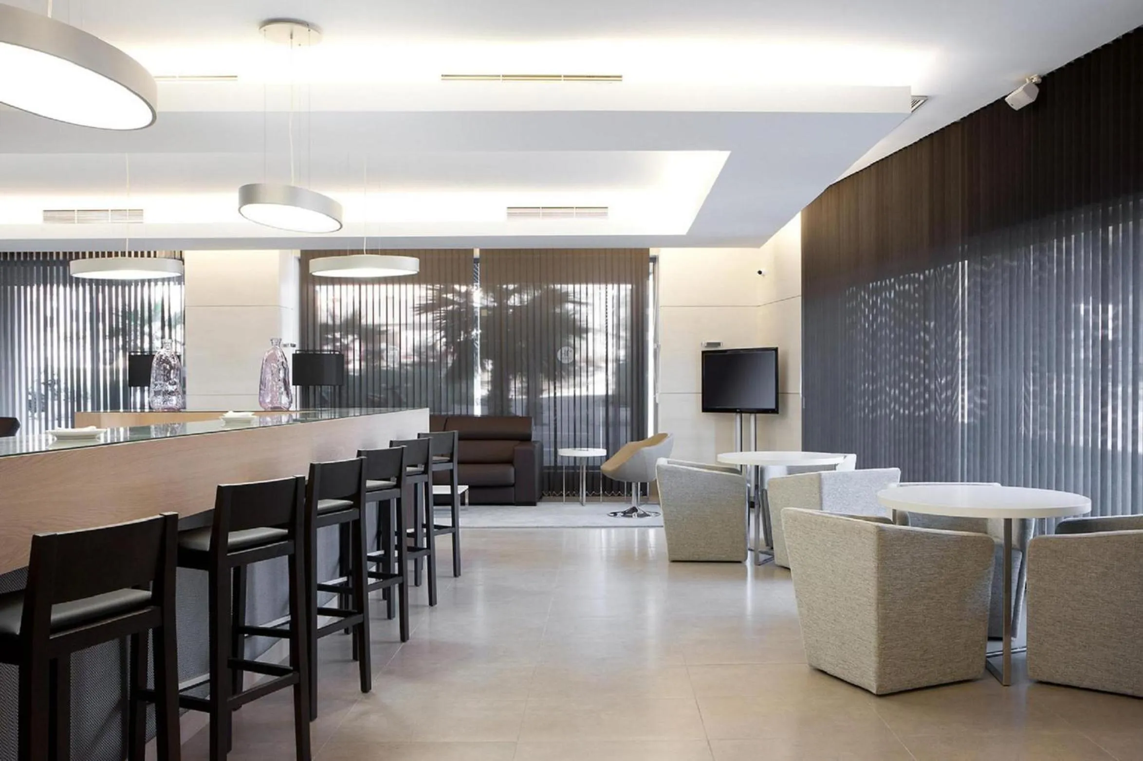 Restaurant/places to eat in Suittes Hotel