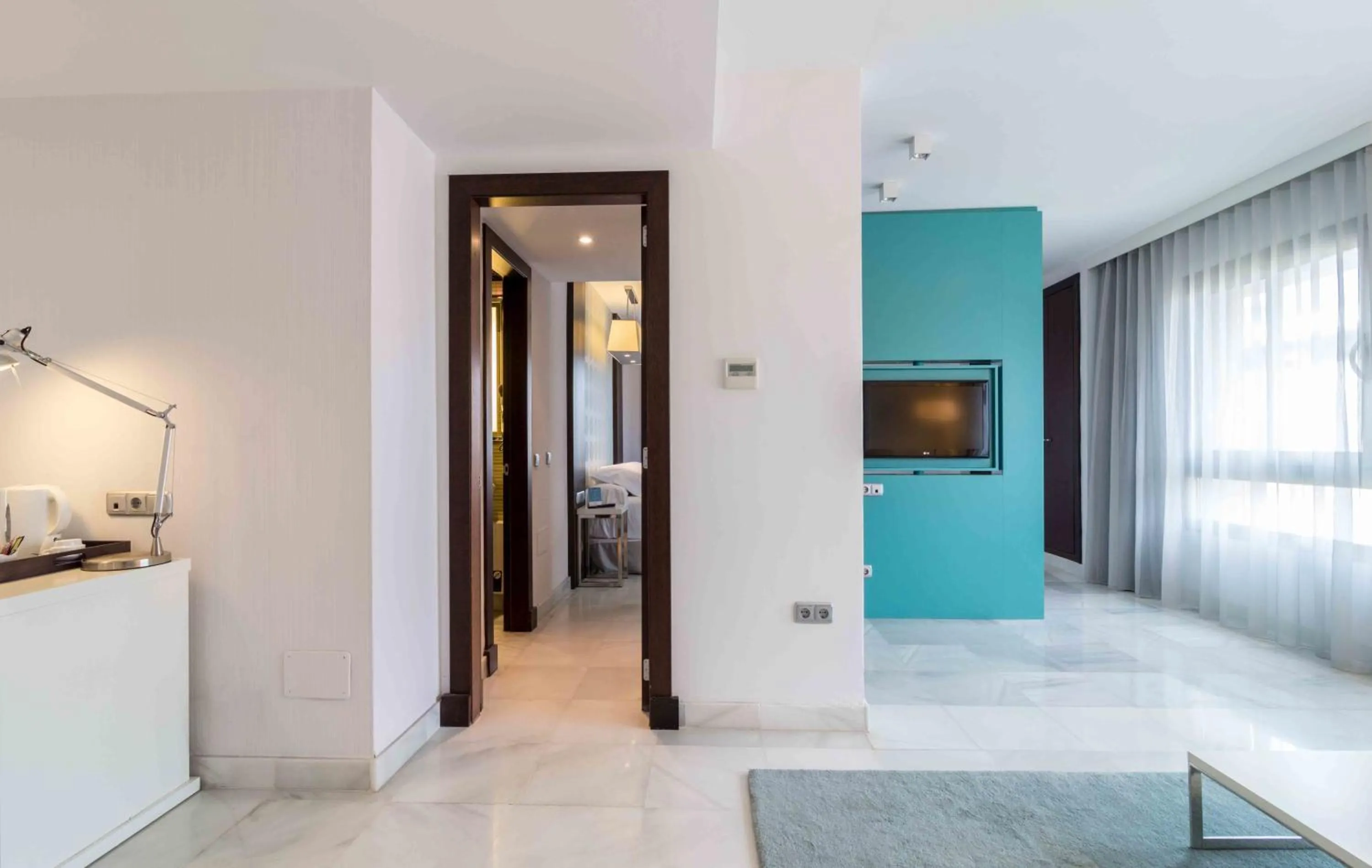 Photo of the whole room in Suittes Hotel