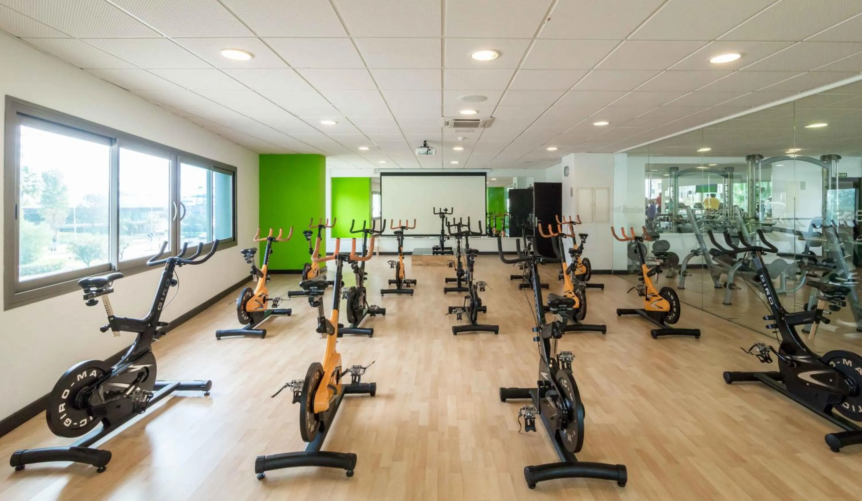 Fitness centre/facilities in Suittes Hotel