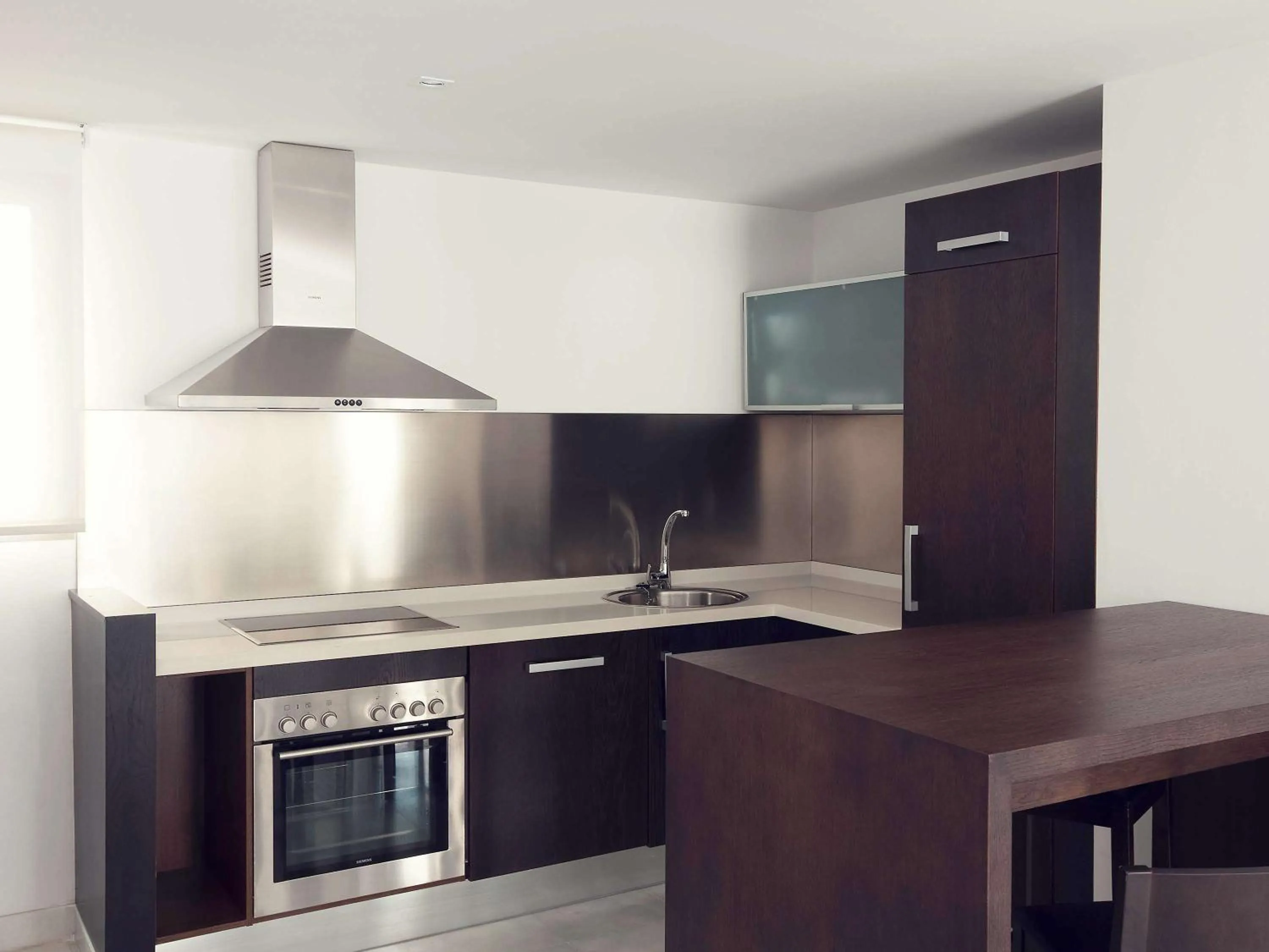 Photo of the whole room in Suittes Hotel