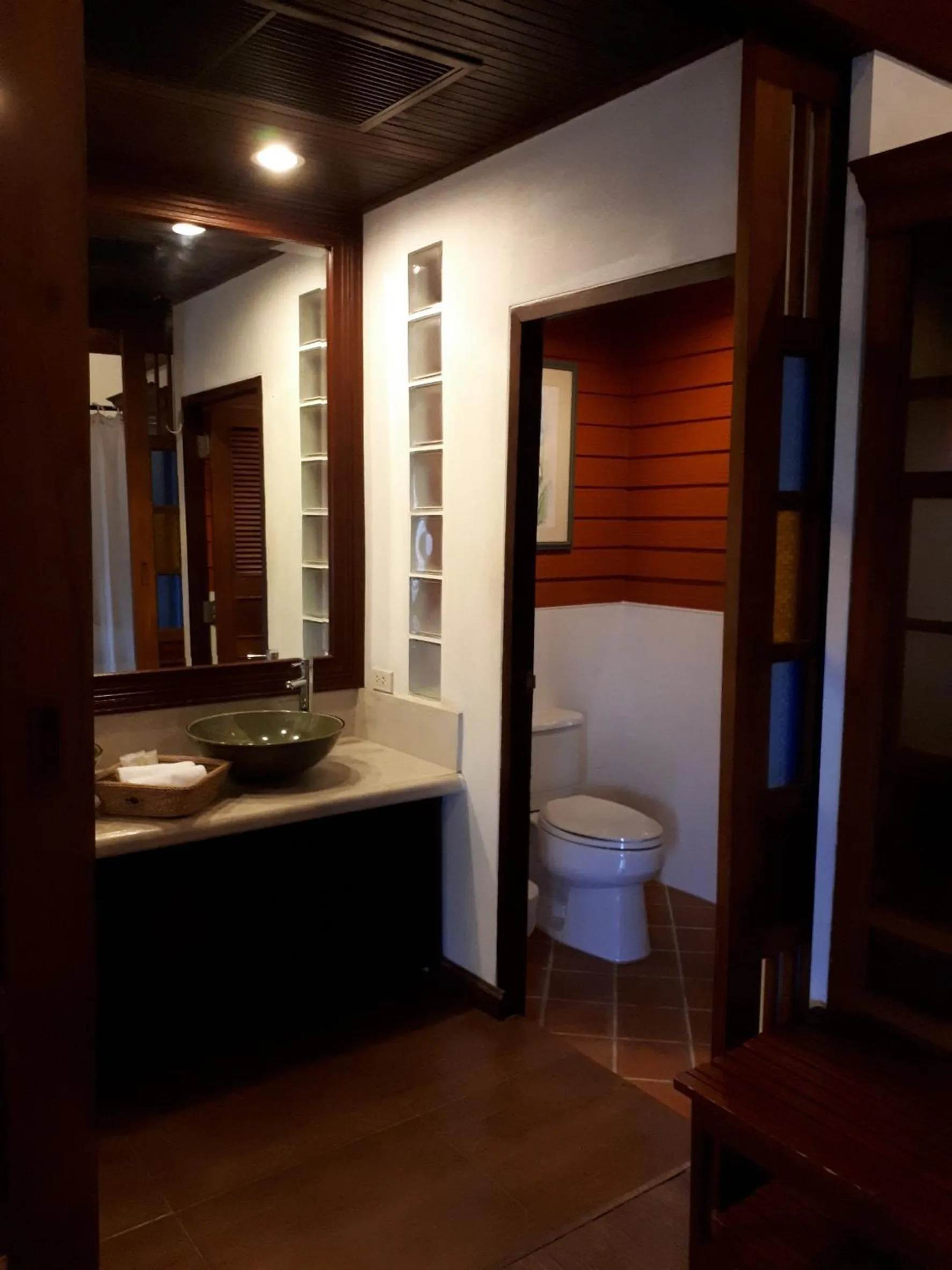 Bathroom in Sea Pines & Liberg