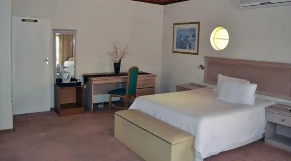 Photo of the whole room, Bed in Legae La Tshepo