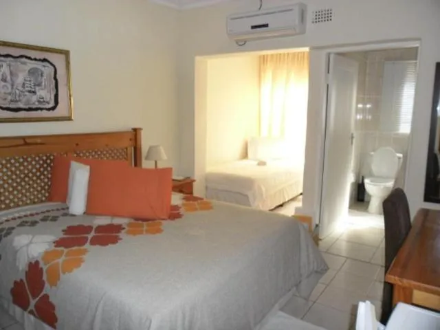 Photo of the whole room, Bed in Legae La Tshepo