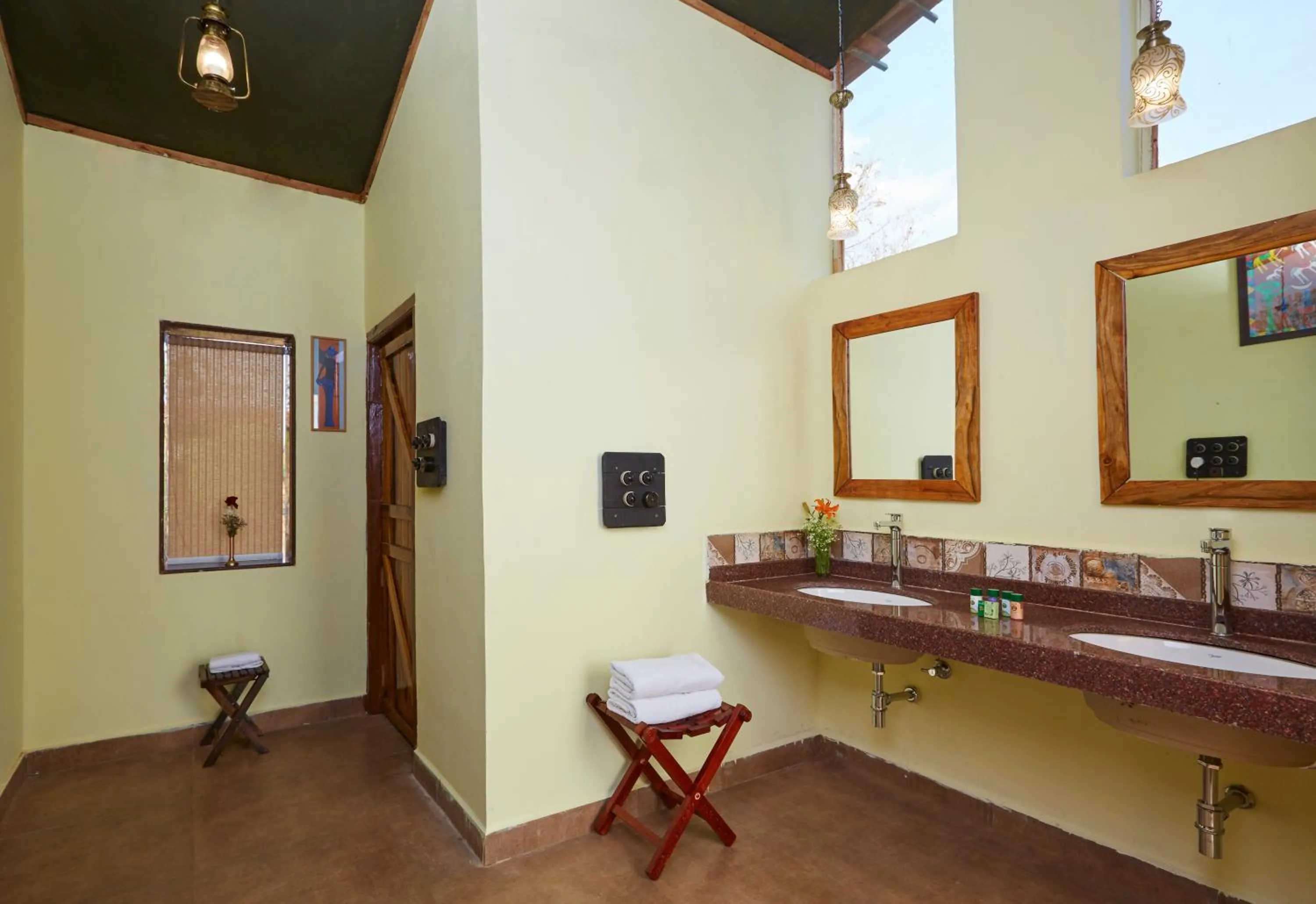WelcomHeritage Jungle Home Pench