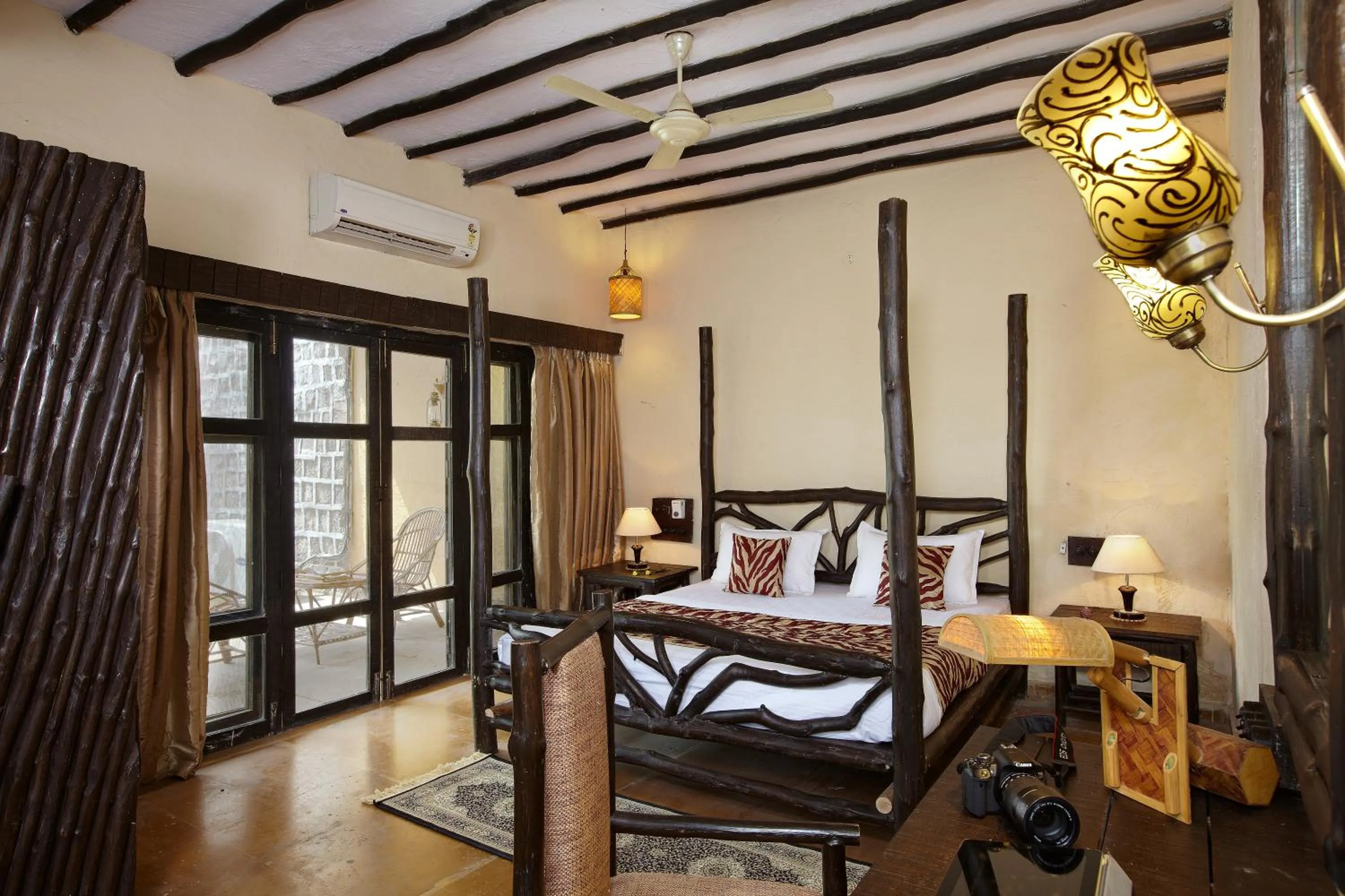 Suite in WelcomHeritage Jungle Home Pench