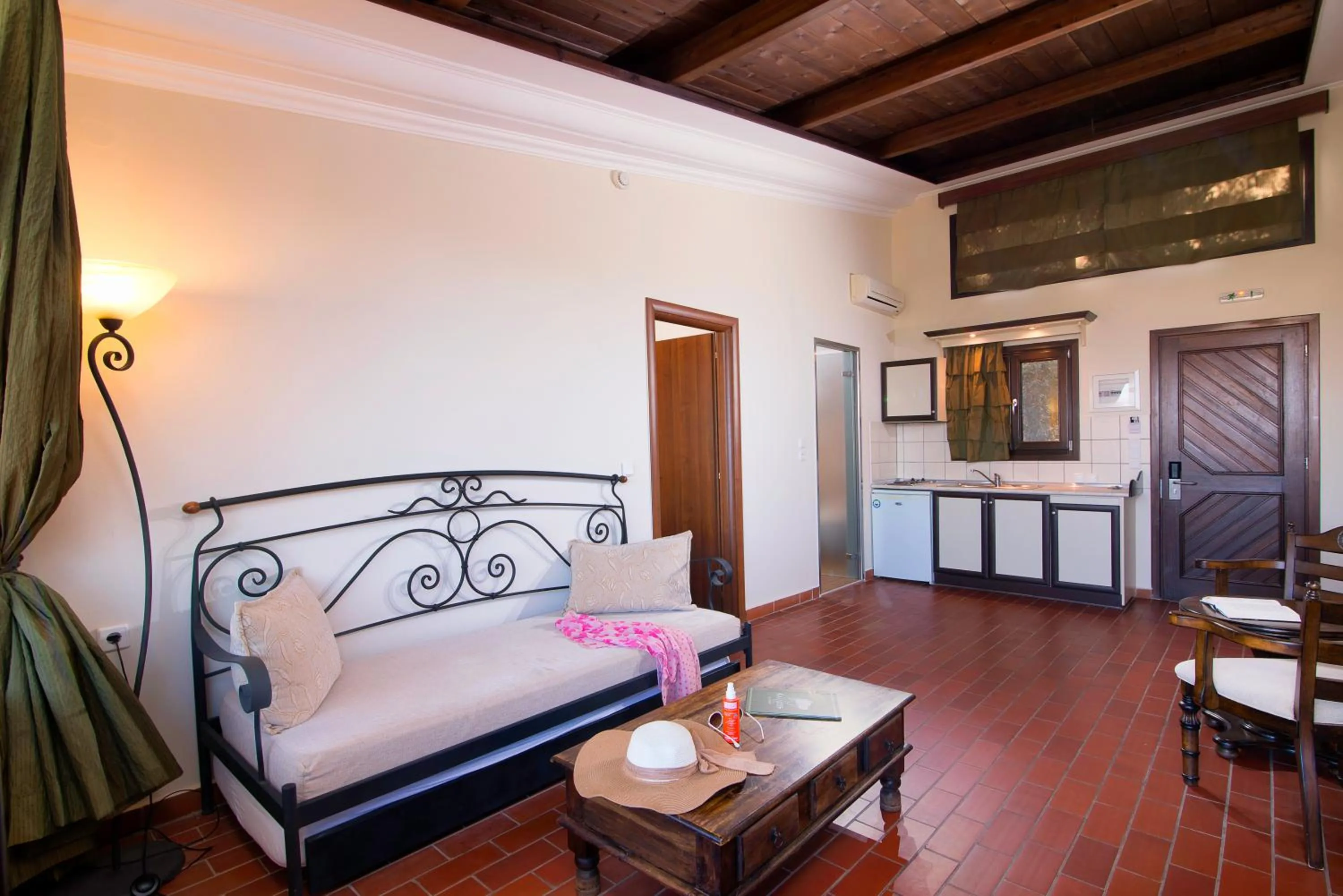 Photo of the whole room, Bed in Kallisti Hotel