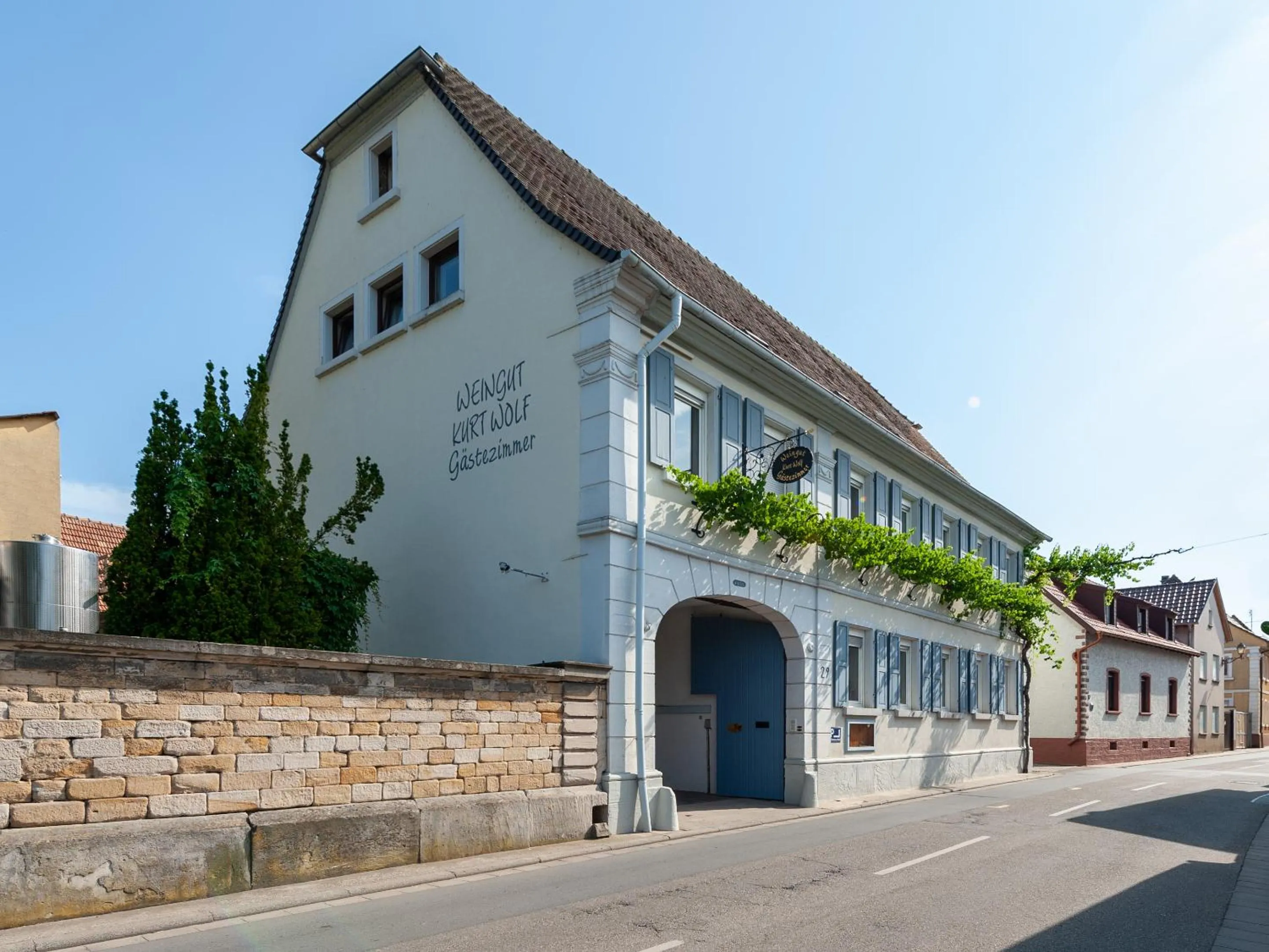 Property building in Gästezimmer im Weingut Wolf