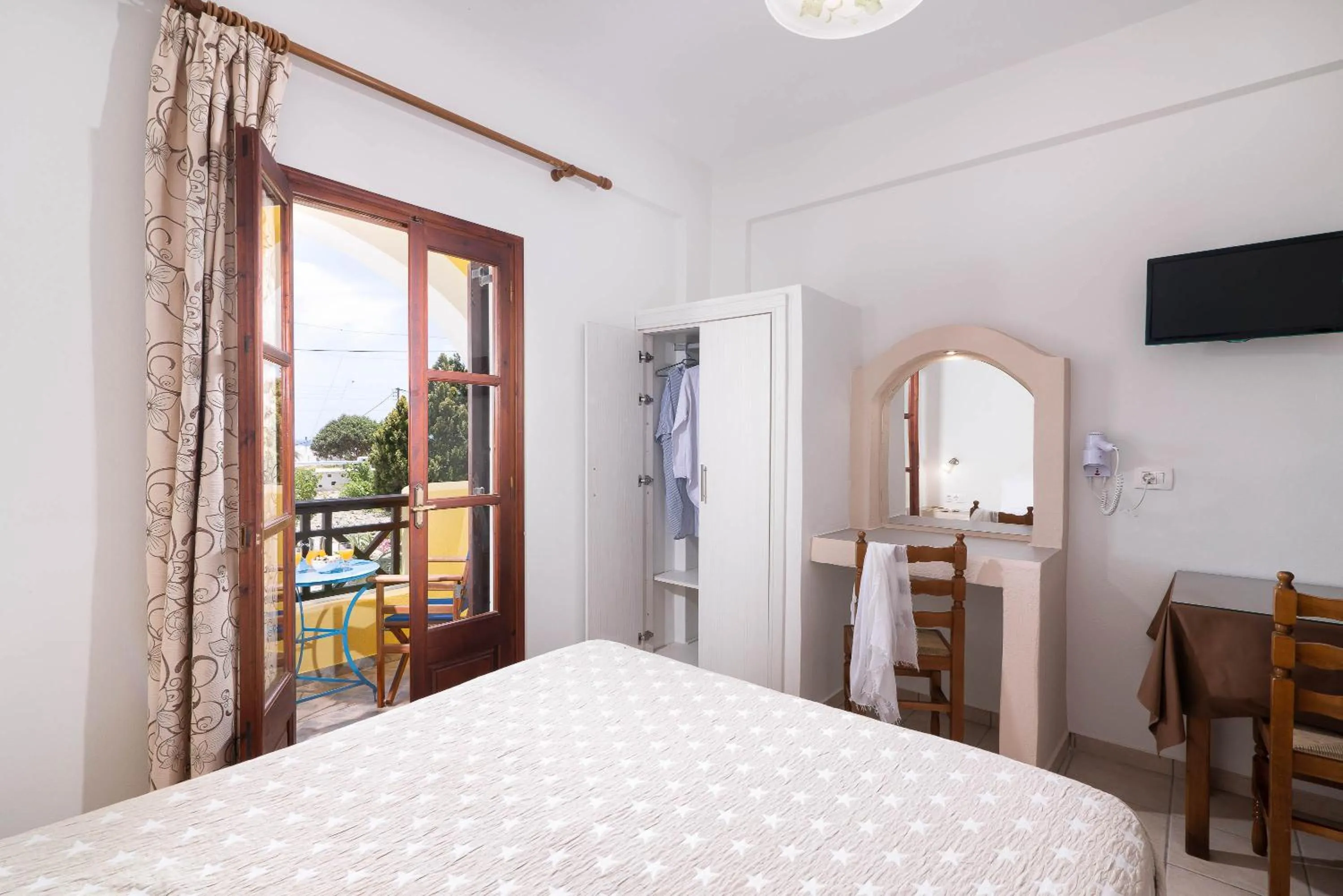 Bed in Mandilaria Studios