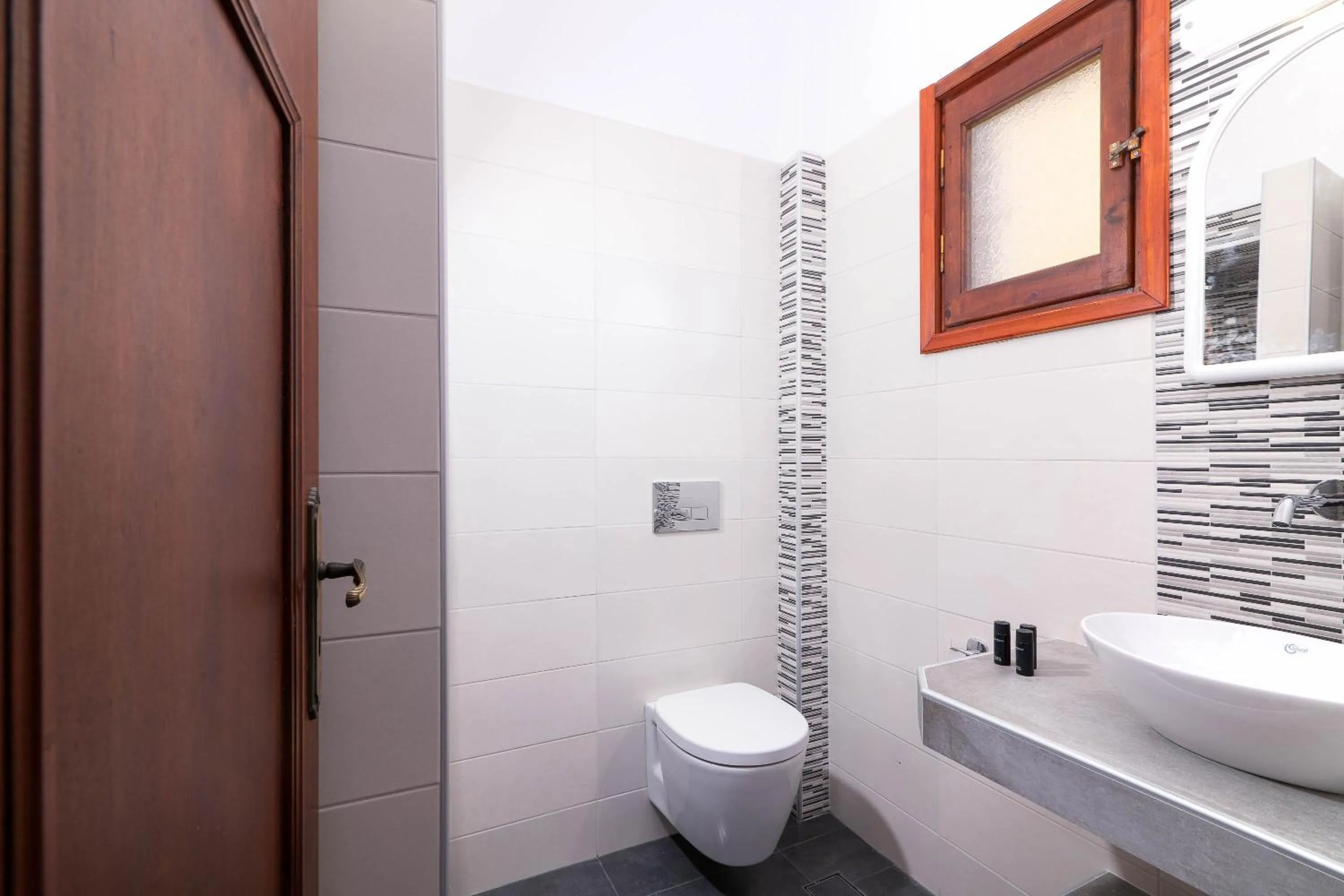 Bathroom in Mandilaria Studios