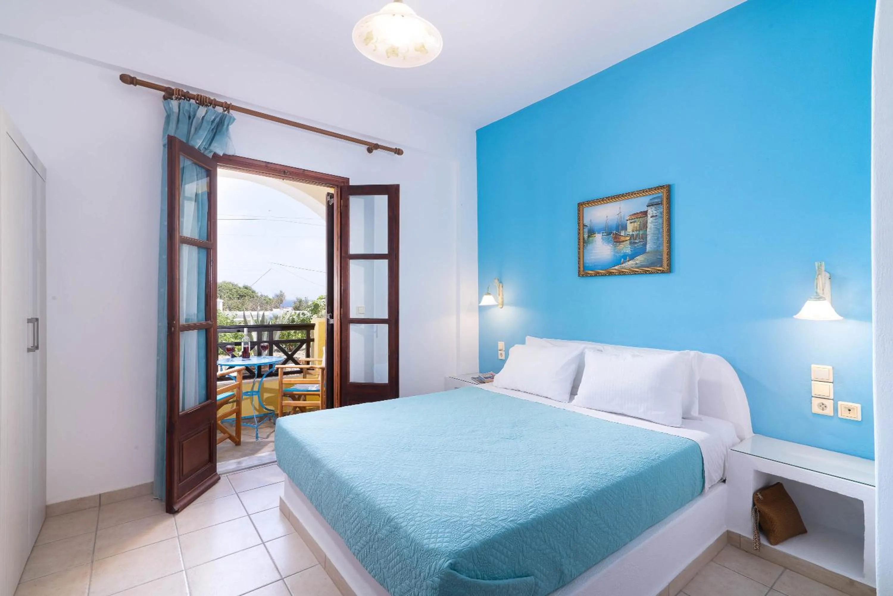 Bed in Mandilaria Studios