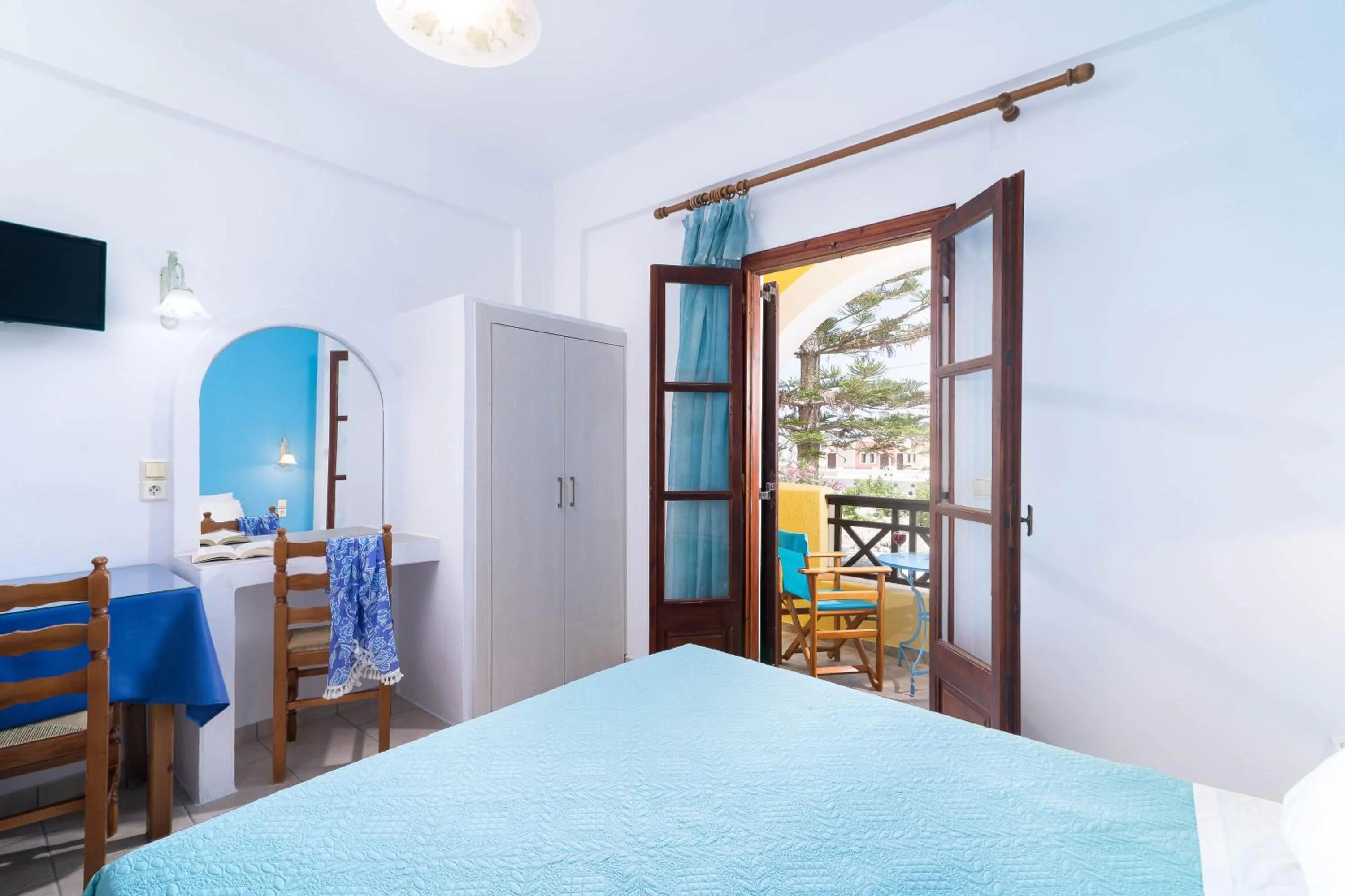 Bed in Mandilaria Studios