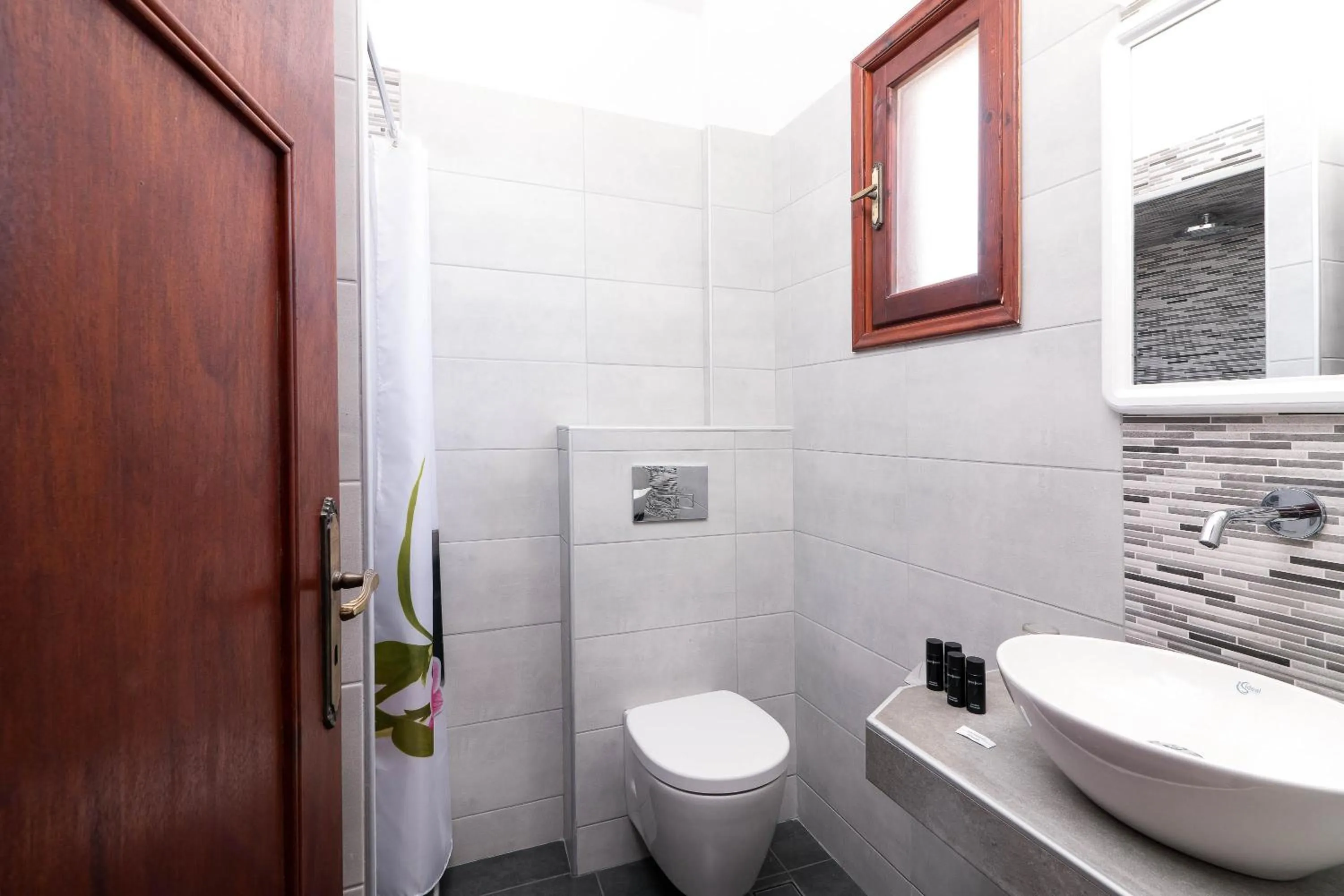 Bathroom in Mandilaria Studios