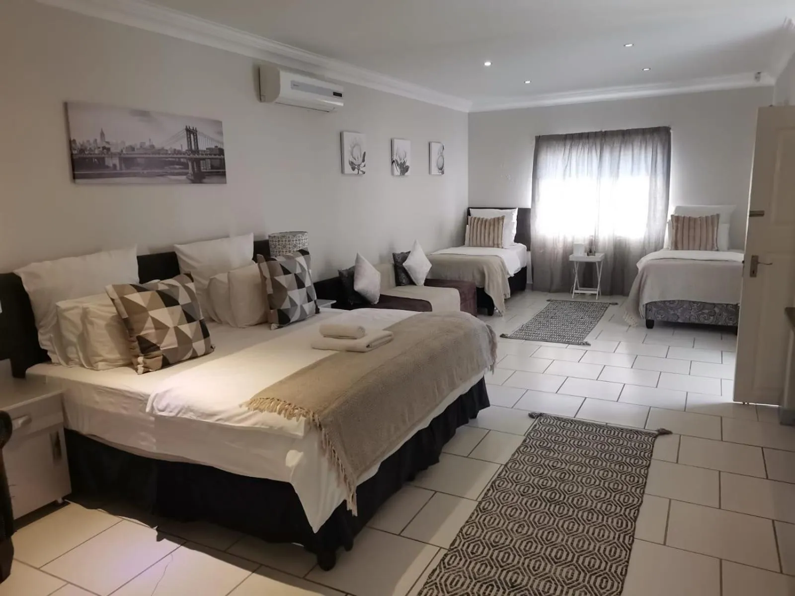 Bedroom, Bed in Lion Lodge