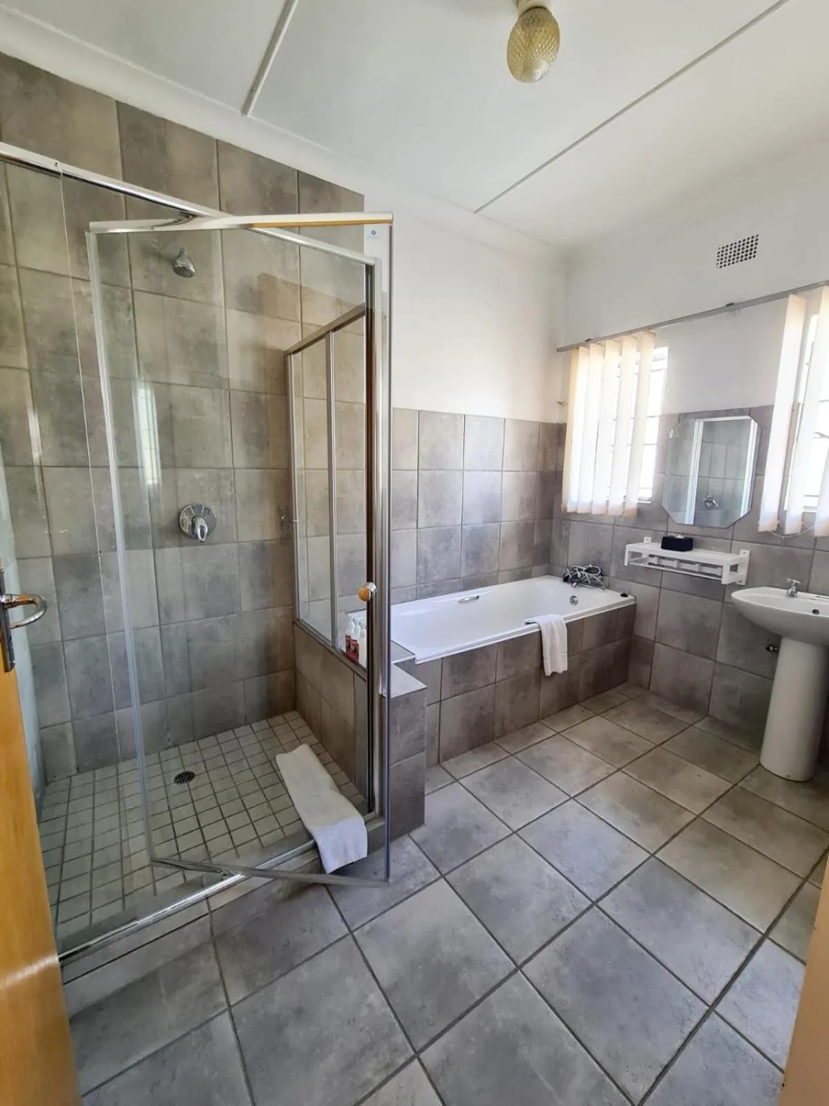 Shower in Lion Lodge