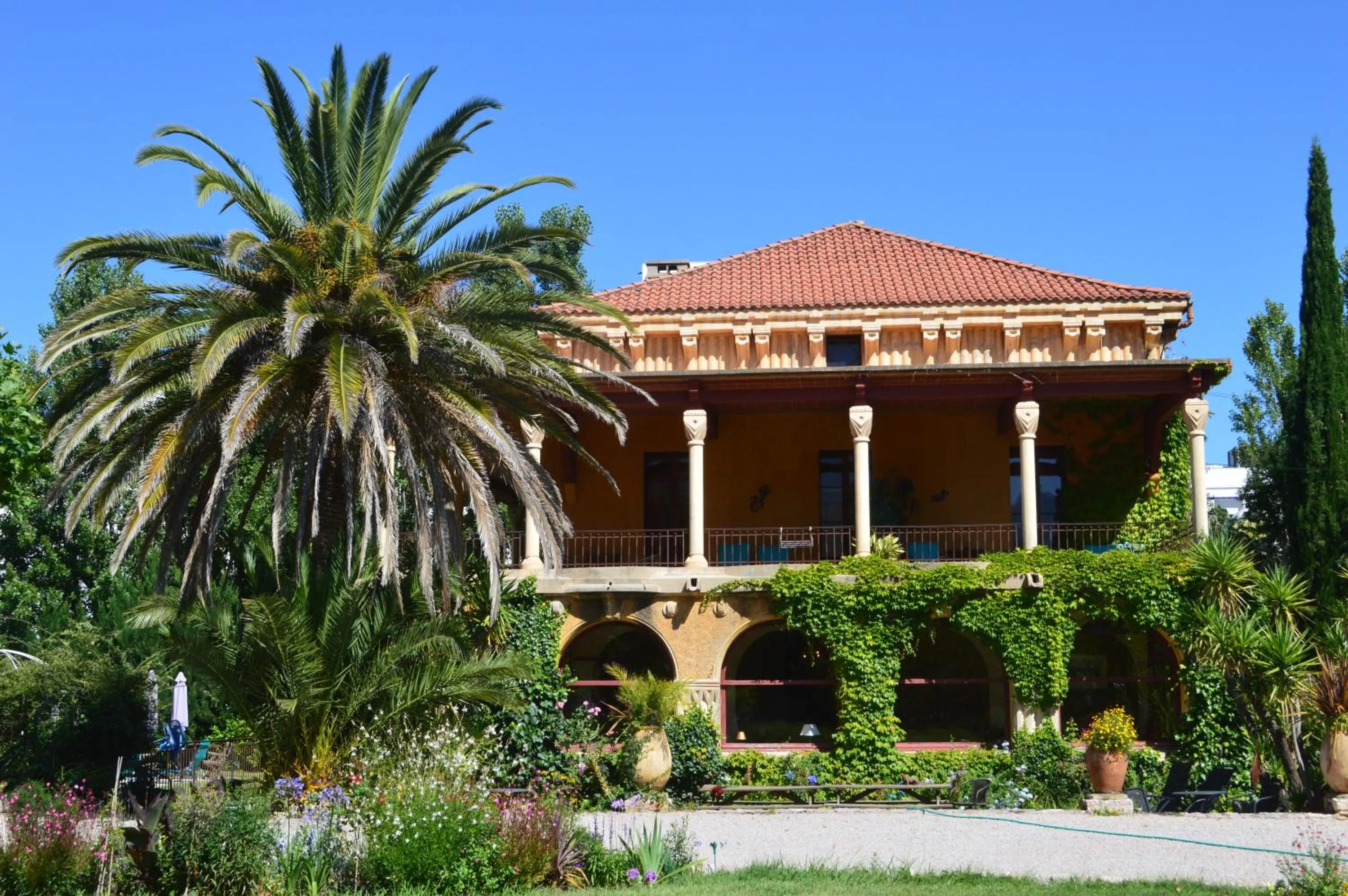 Facade/entrance in Villa Lafabregue