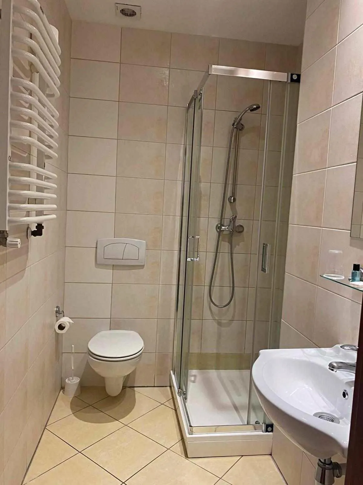 Shower in Hotel Maraton