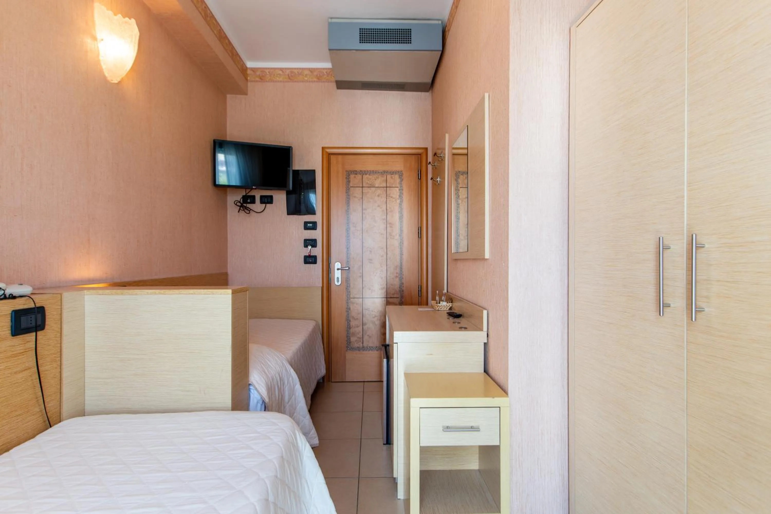 Bedroom, Bed in Hotel Metropole