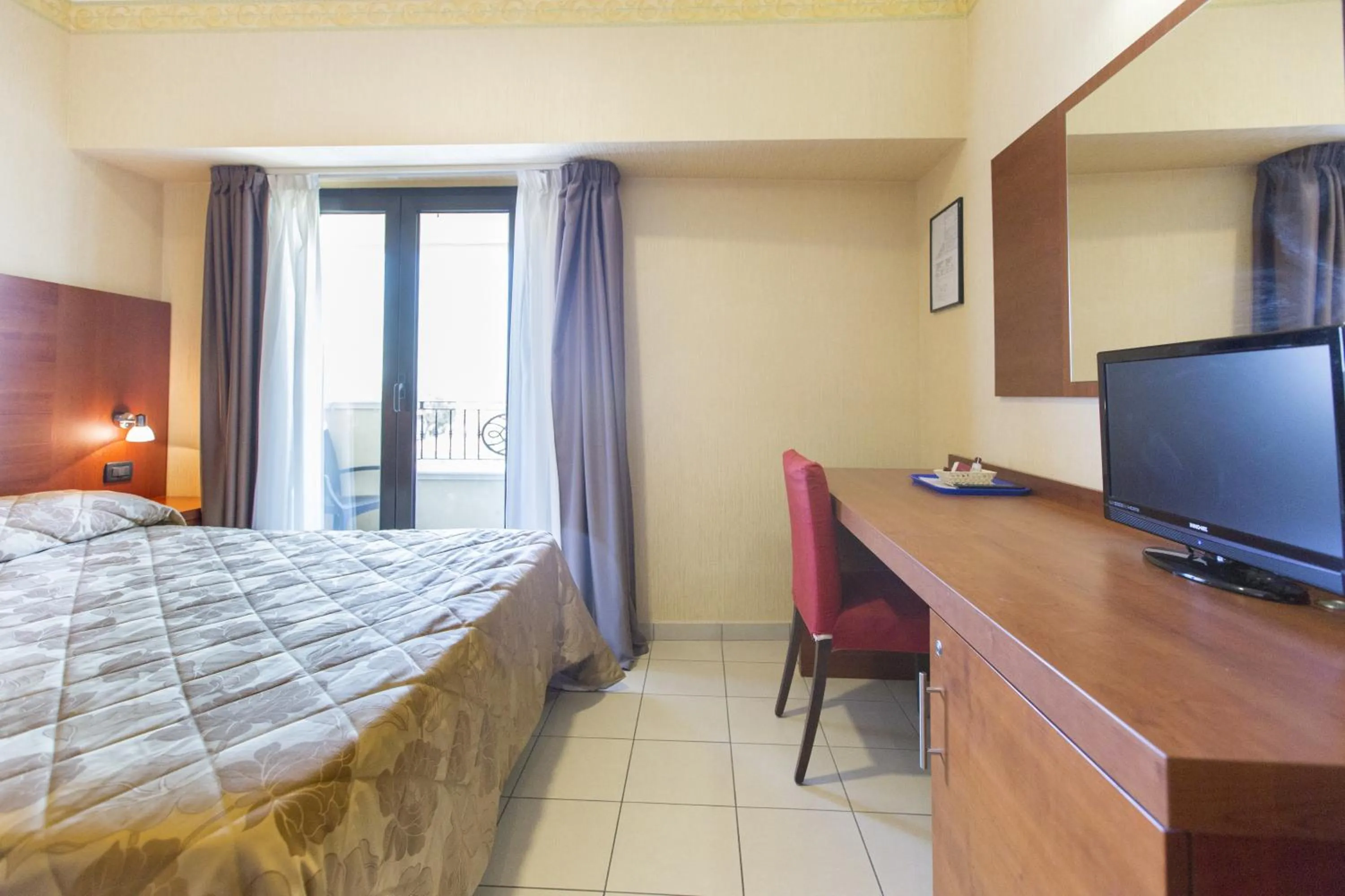 TV and multimedia, Bed in Hotel Metropole