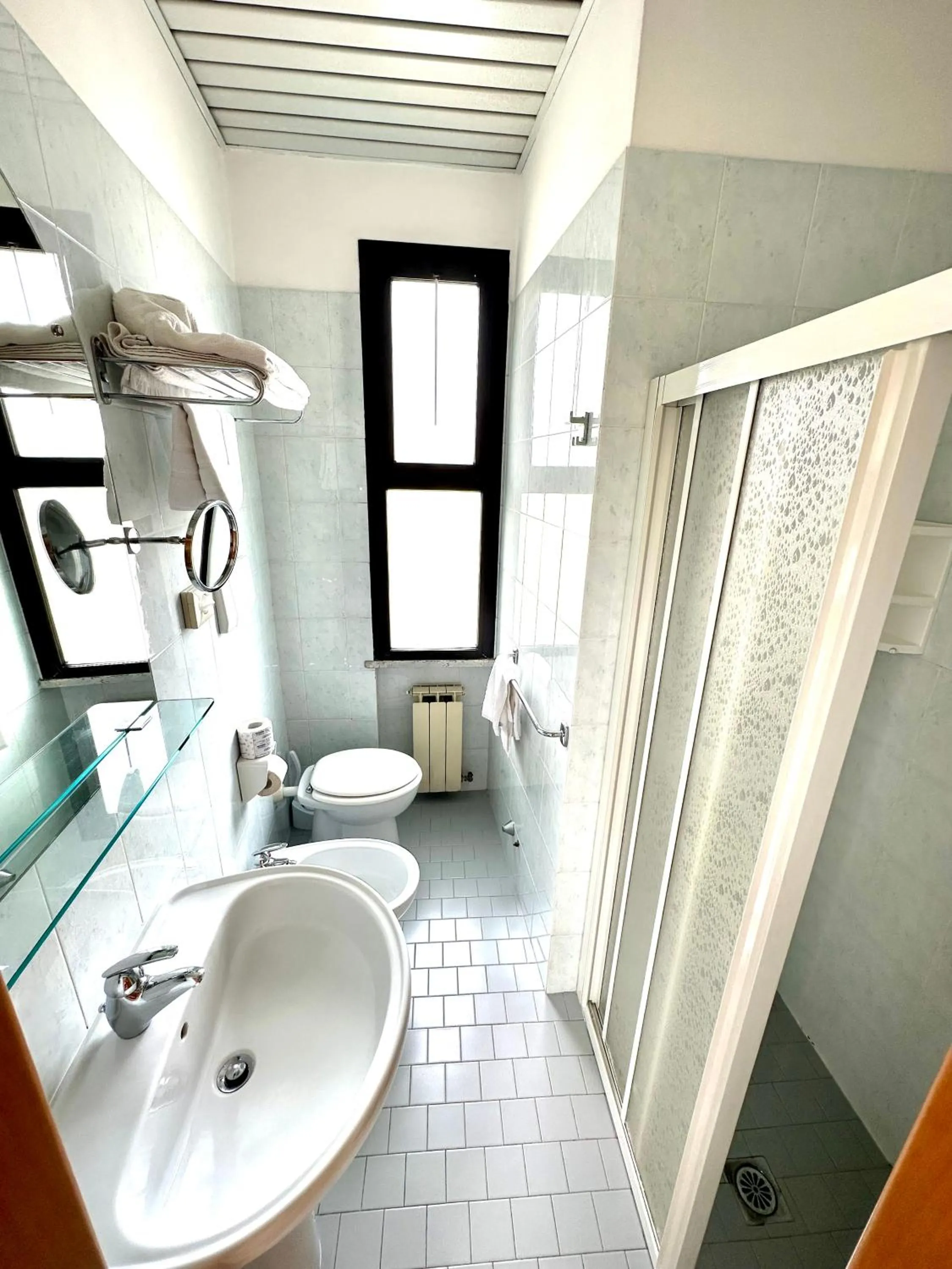 Shower in Hotel Metropole