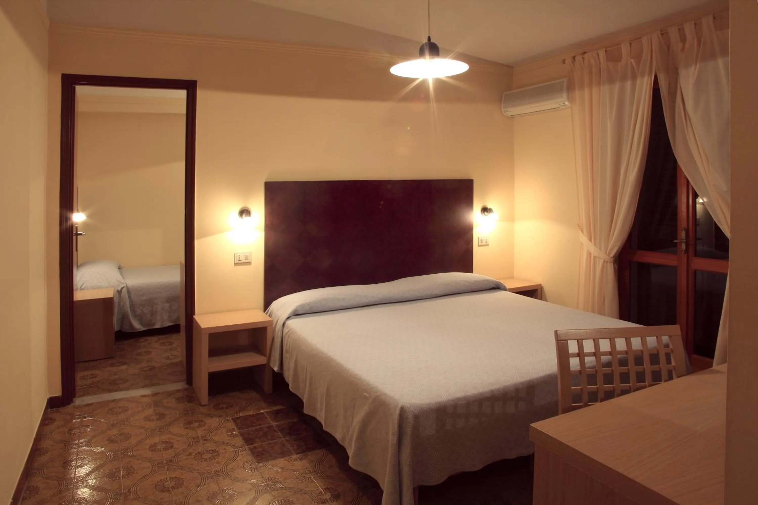 Sea view, Bed in Hotel Grotticelle